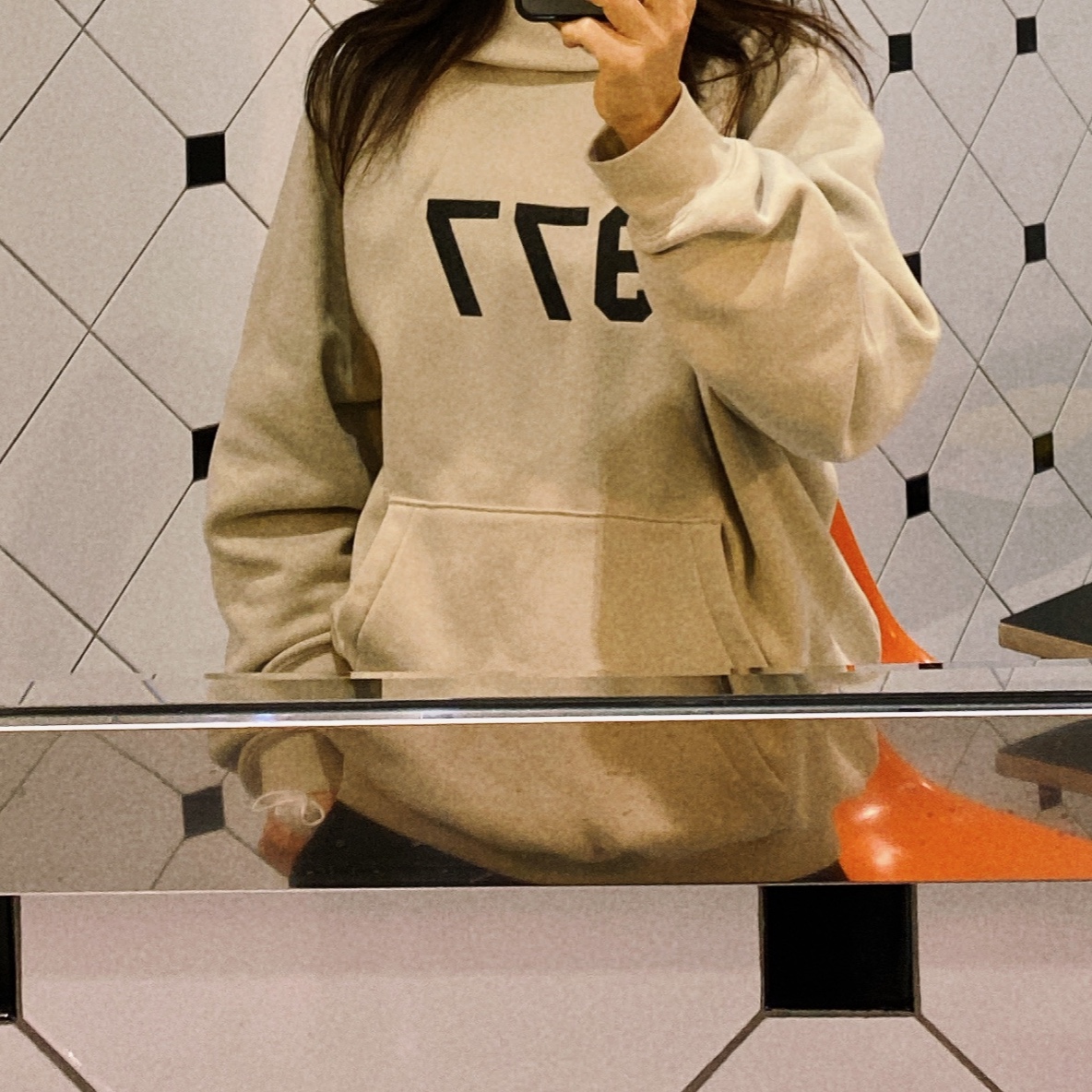 Essentials 1977 Hoodie Wheat - 22SS 착용 스타일