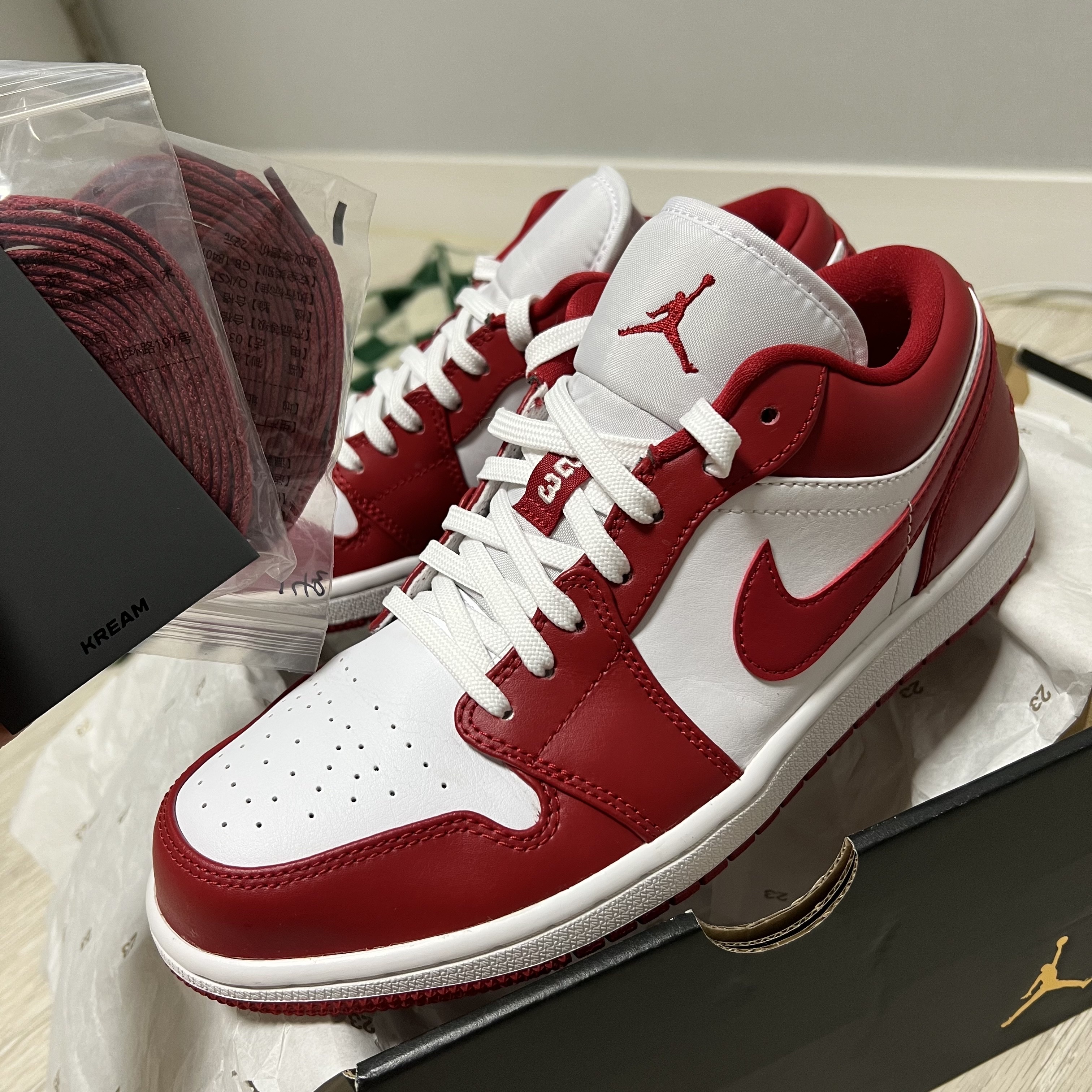 Jordan 1 Low Gym Red White 착용 스타일 - 1