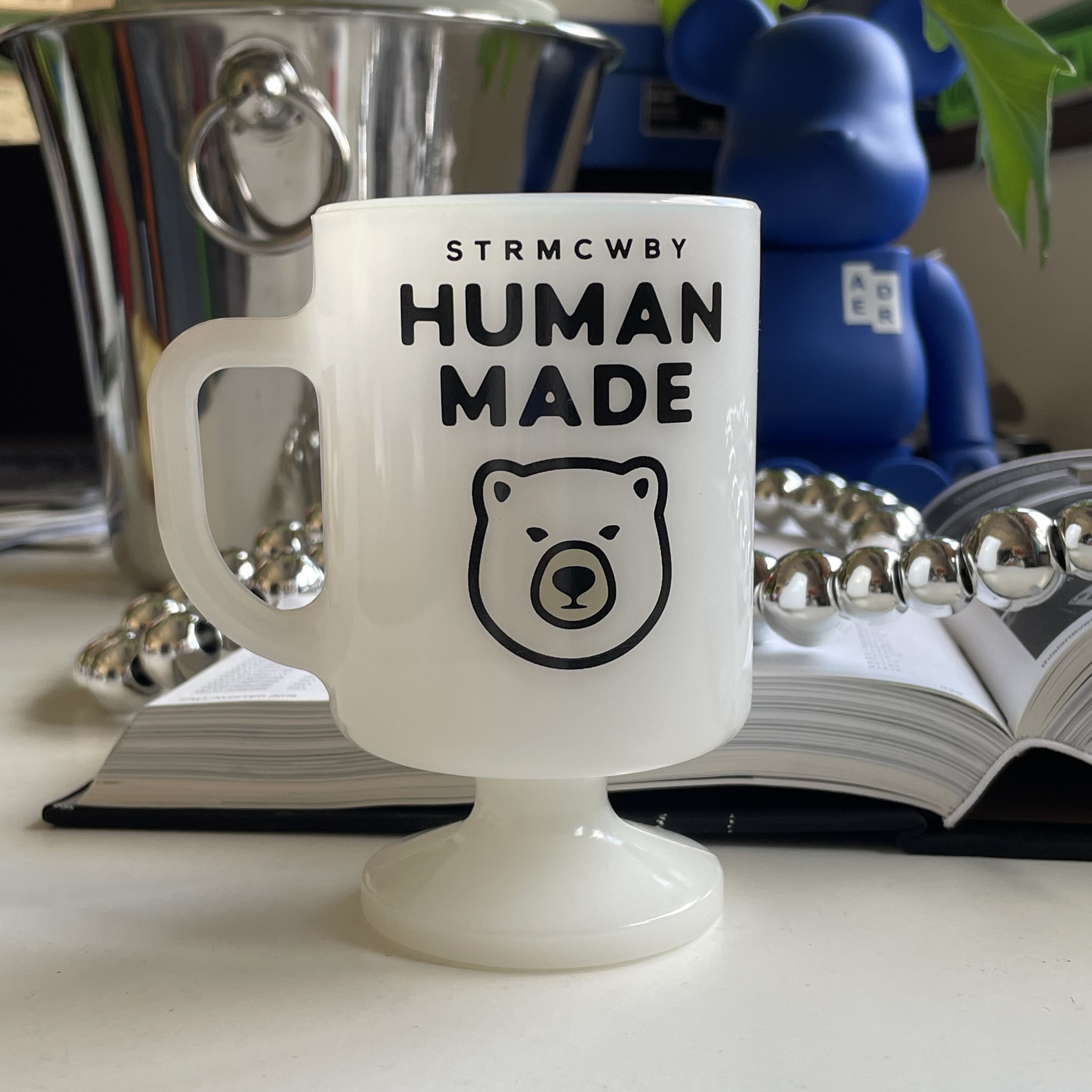 Human Made Milk Glass Pedestal Mug White 착용 스타일 - 2