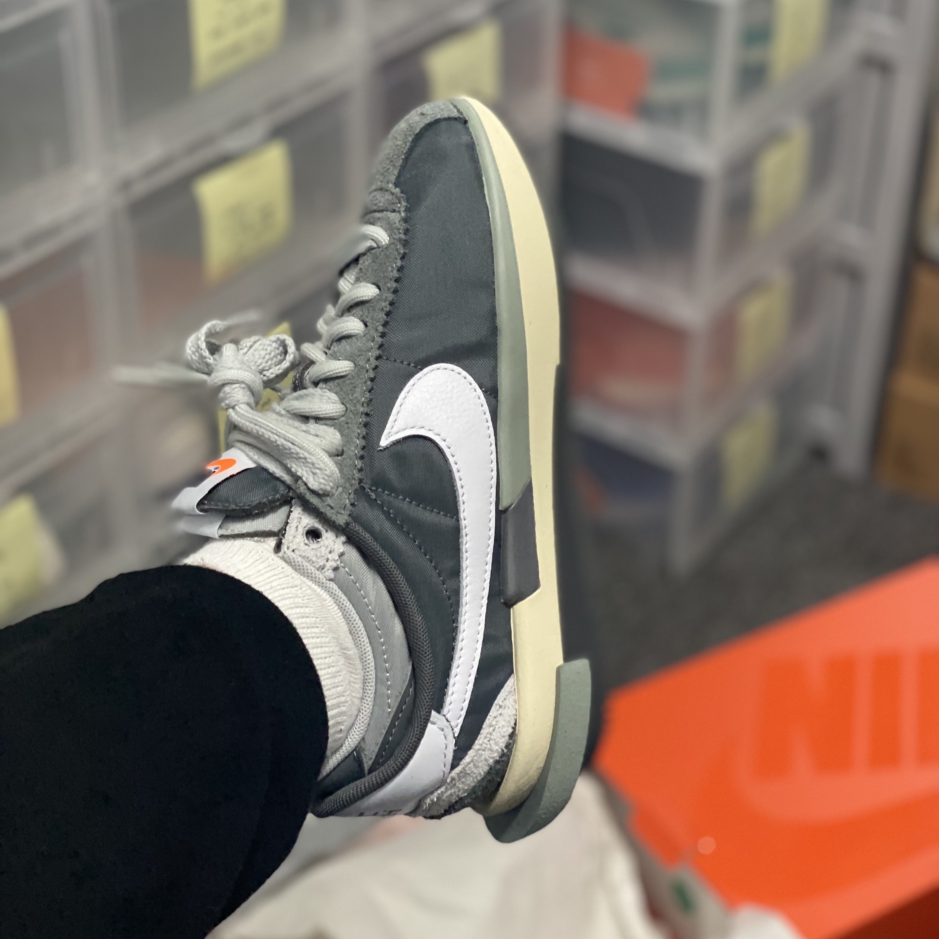 Nike x Sacai Zoom Cortez SP Iron Grey 착용 스타일 - 1