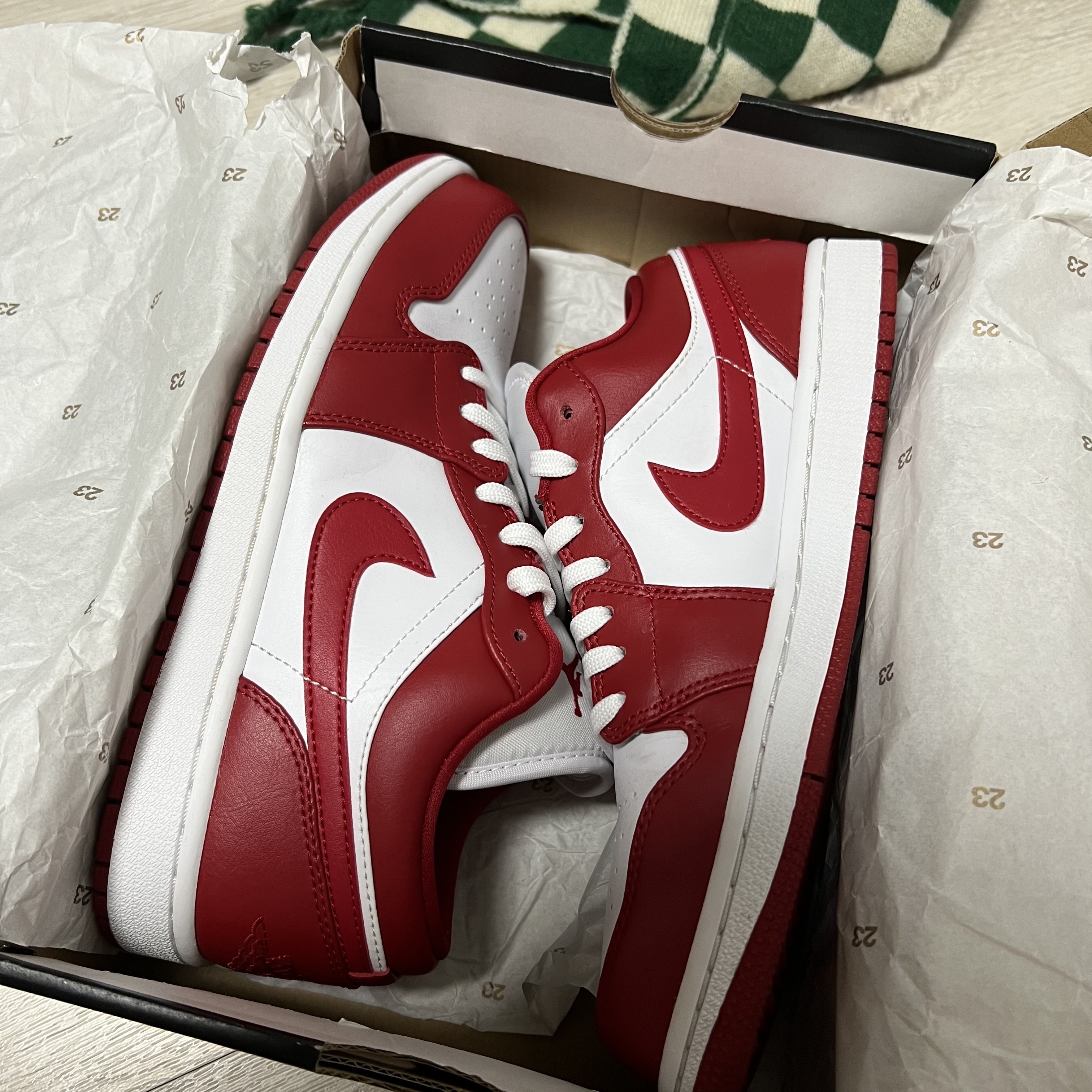 Jordan 1 Low Gym Red White 착용 스타일 - 3