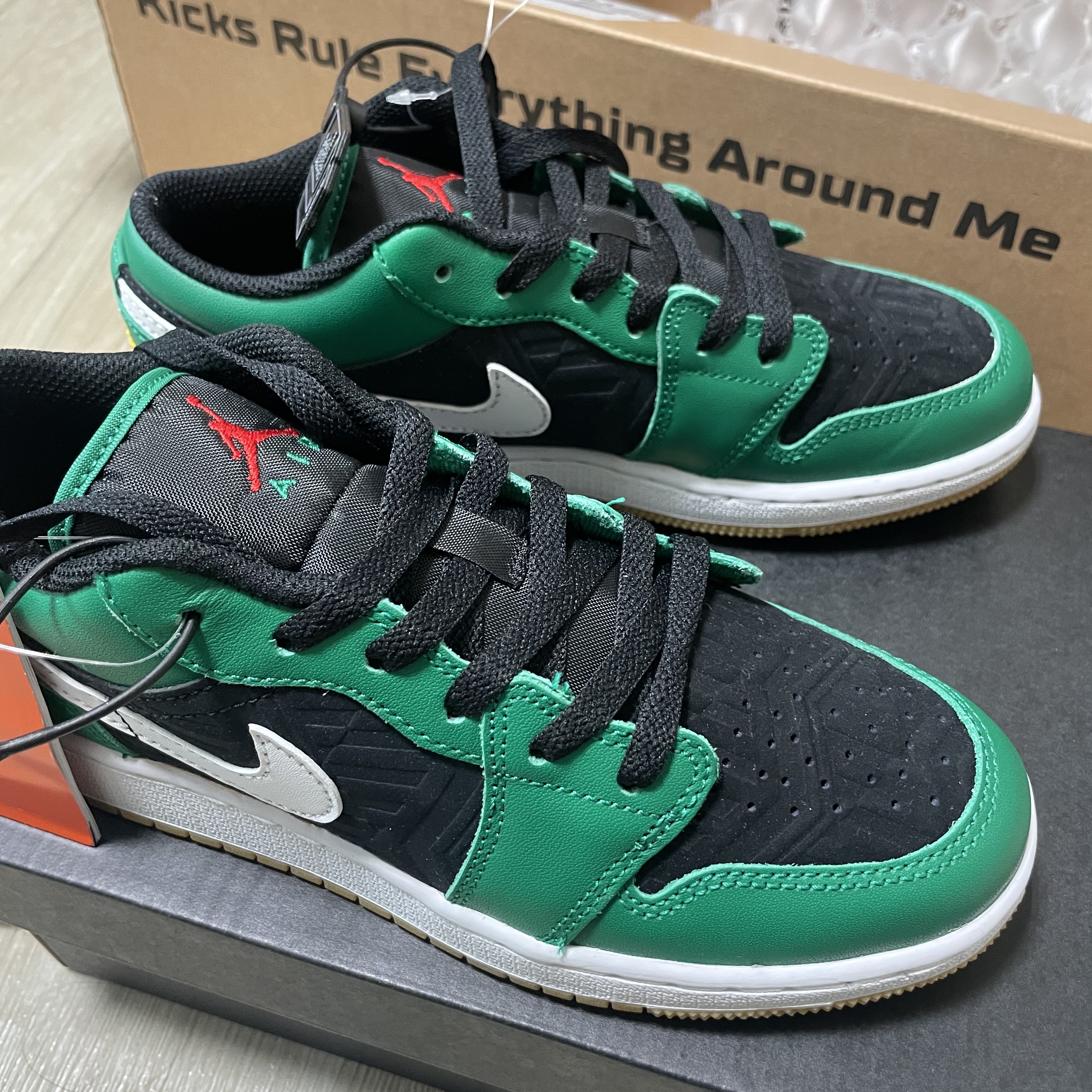 (GS) Jordan 1 Low SE Malachite Black 착용 스타일