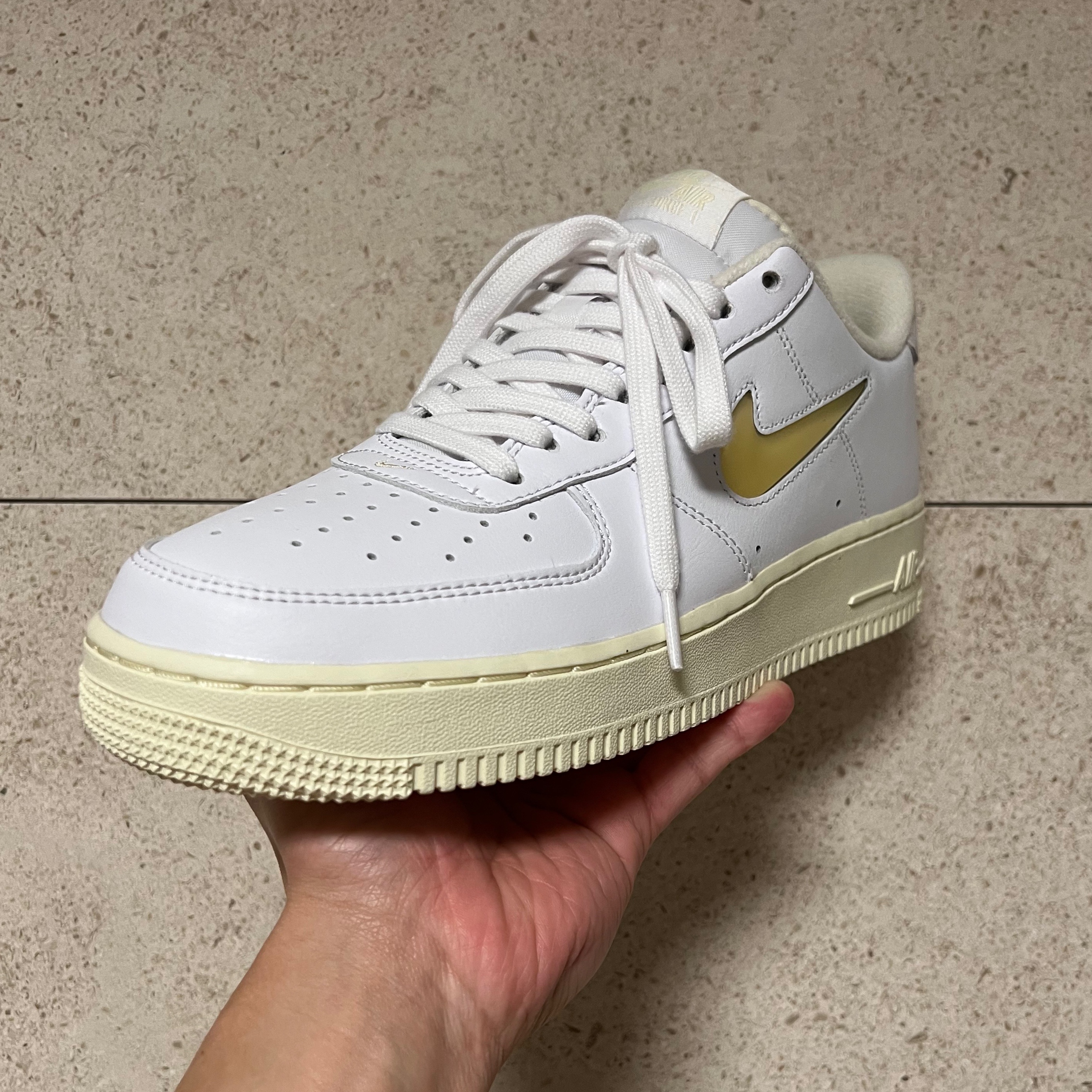 Nike Air Force 1 '07 LX Pale Vanilla 착용 스타일