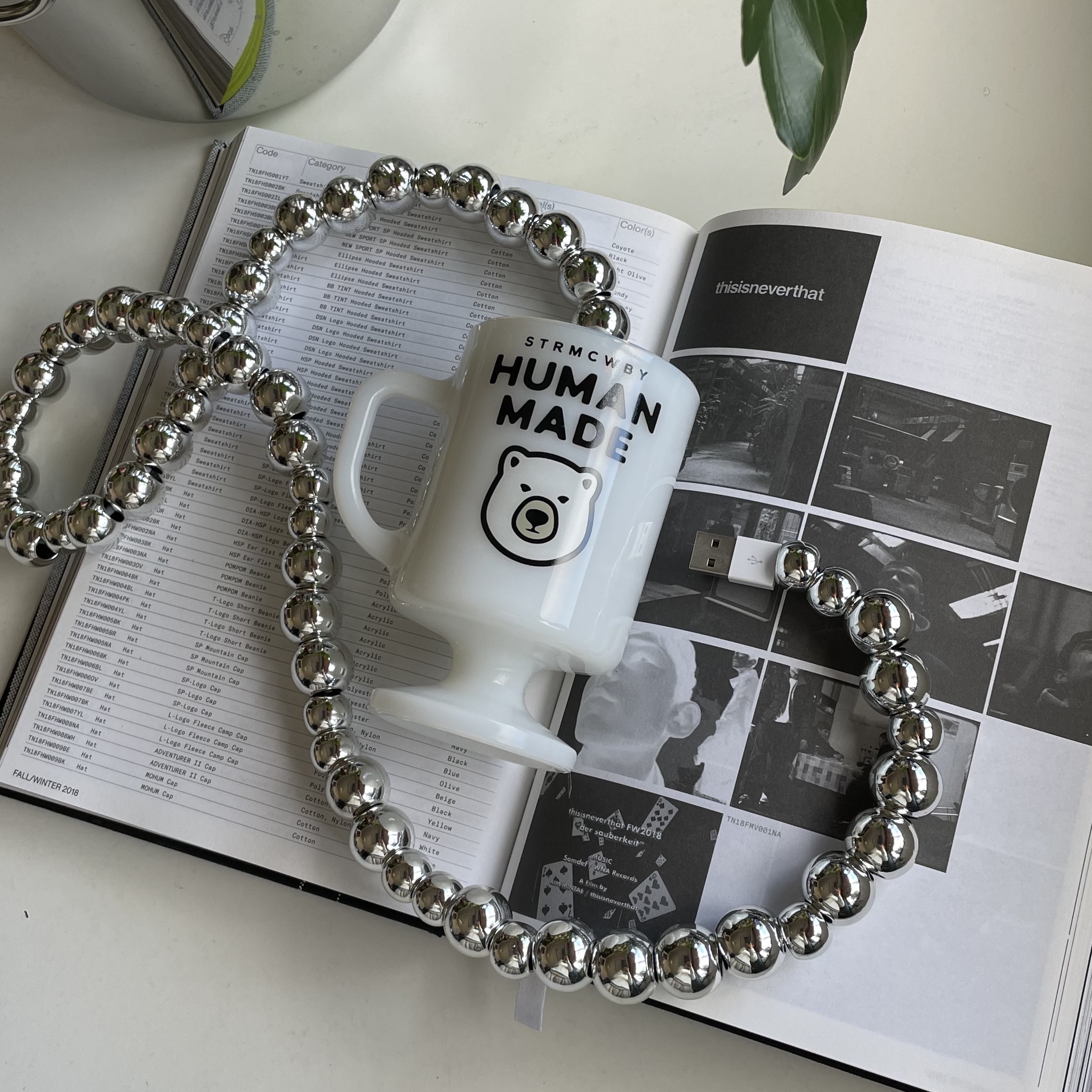 Human Made Milk Glass Pedestal Mug White 착용 스타일 - 1