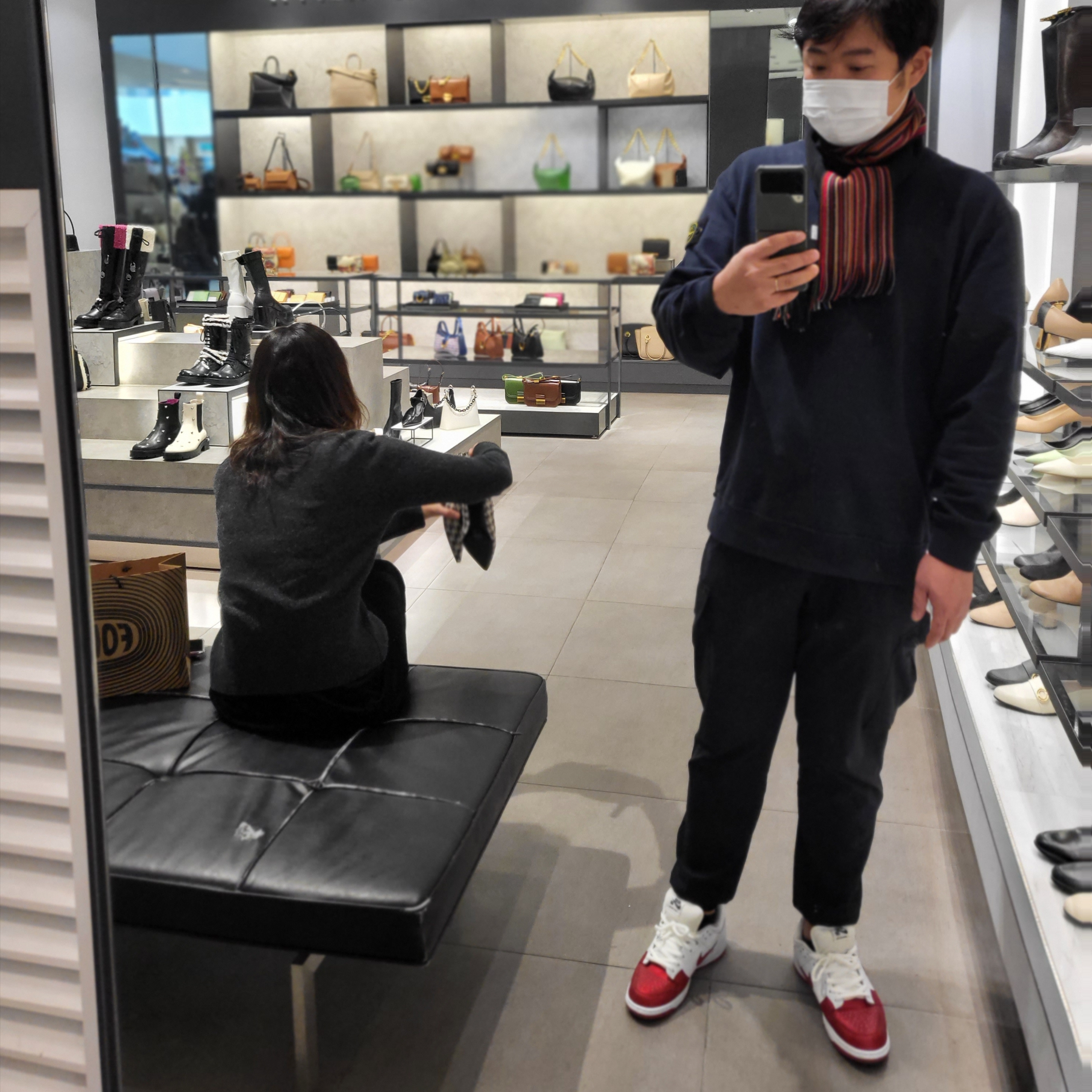 Stone Island 63020 Crewneck Sweatshirt Navy Blue - 22FW 착용 스타일