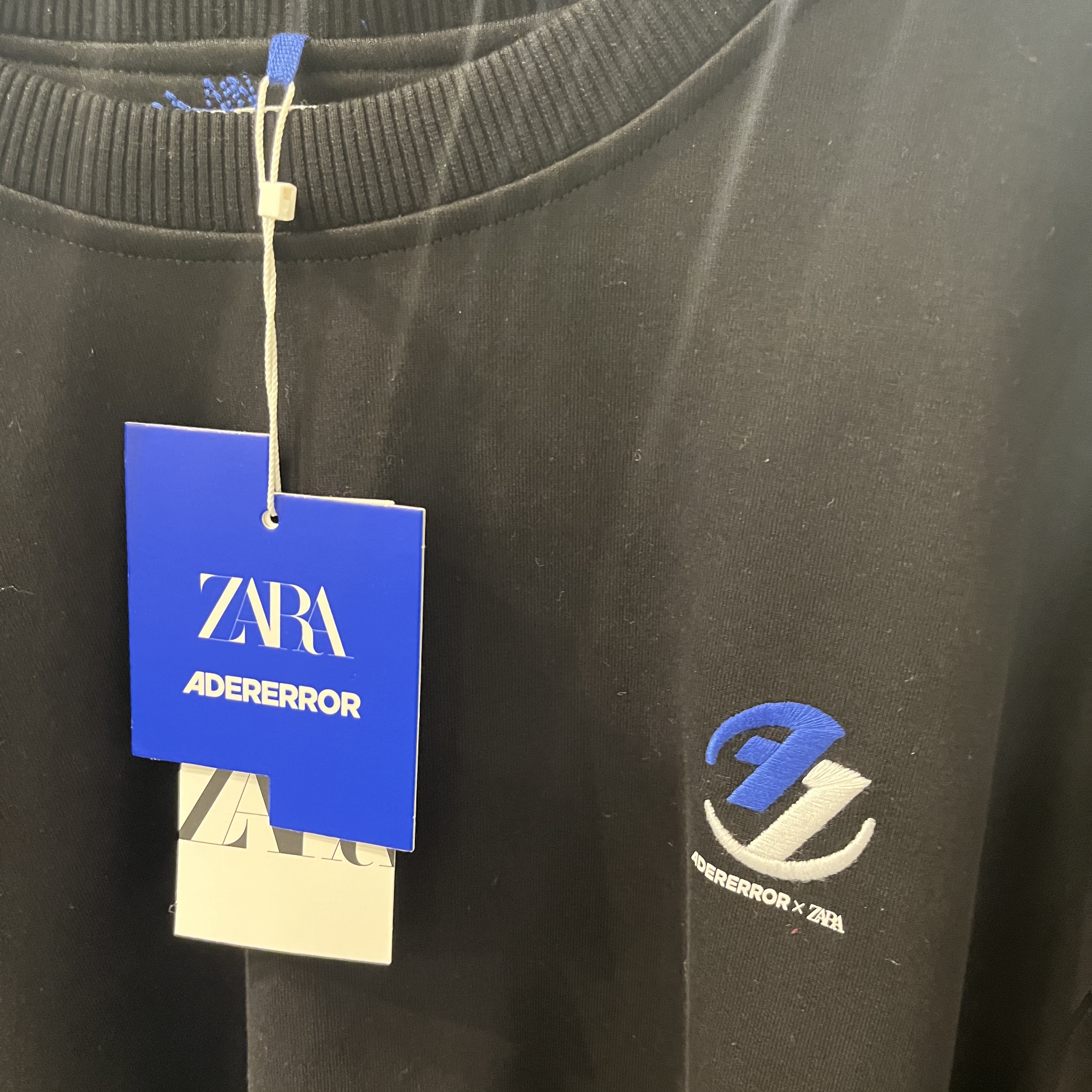 Zara x Ader Error Oversize Sweatshirt Black 착용 스타일