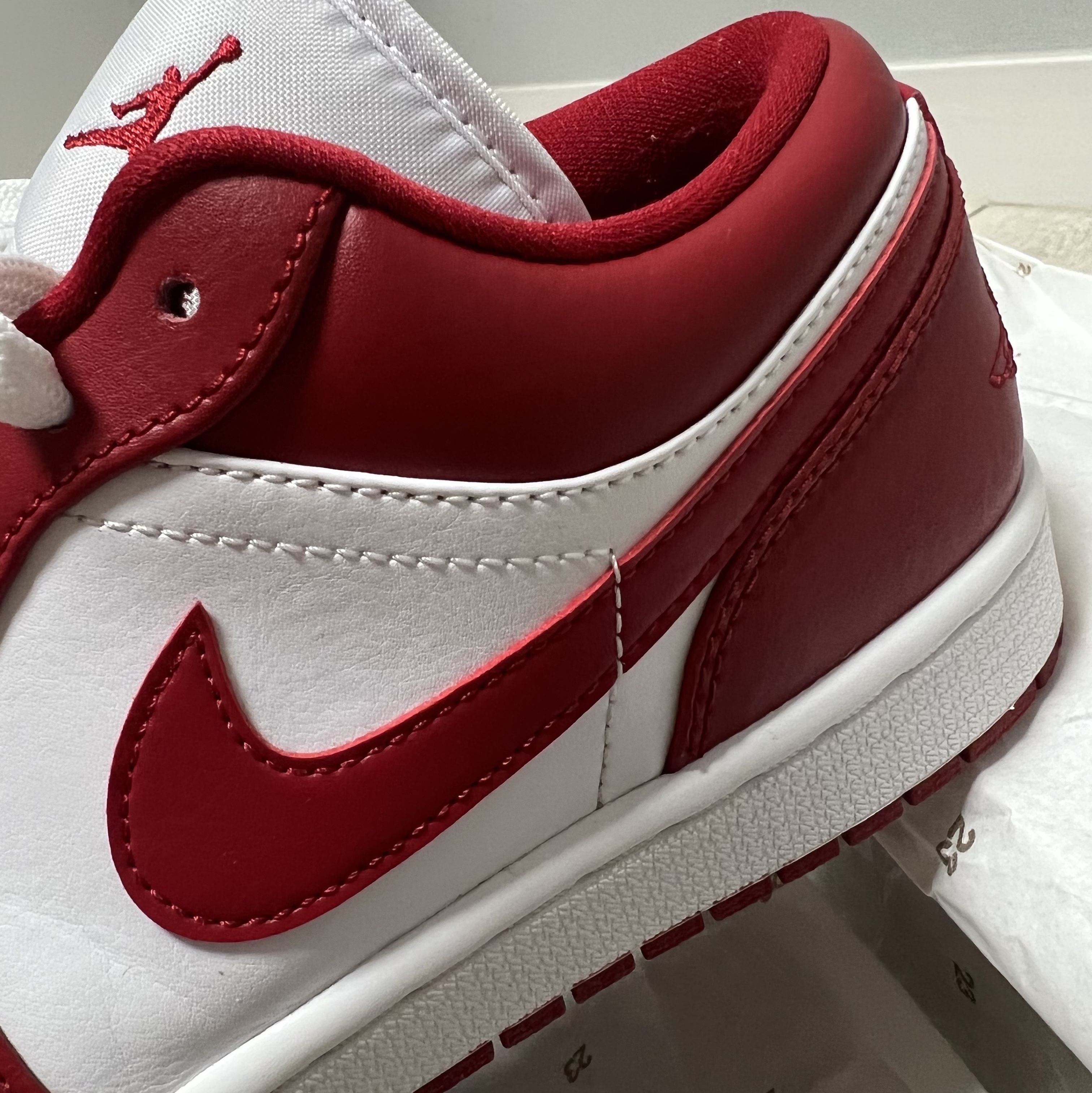 Jordan 1 Low Gym Red White 착용 스타일 - 2