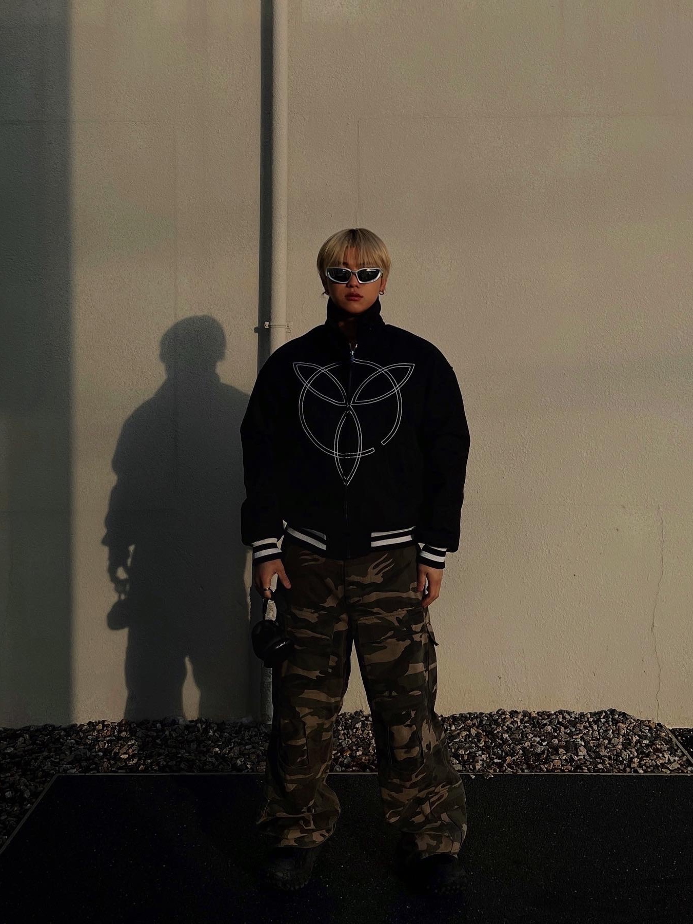 Balenciaga Defender Sneakers Black, Apple AirPods Max Lightning Space Gray (Korean Ver.) 착용 스타일 - 1