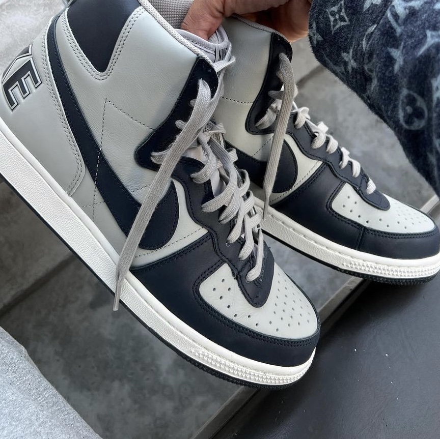 Nike Terminator High Granite and Dark Obsidian 착용 스타일