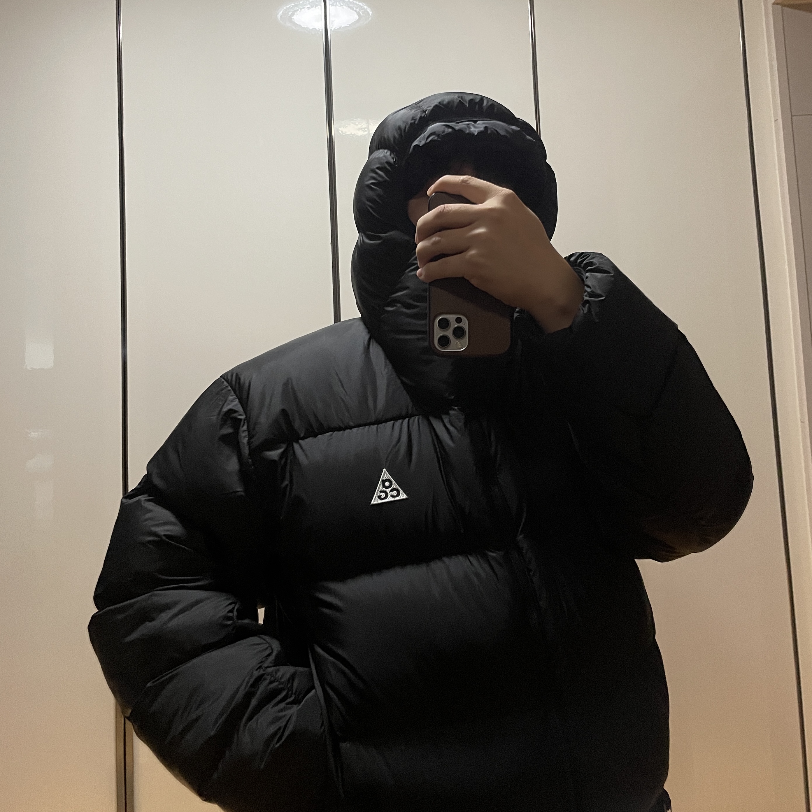 Nike ACG Trail Pants Medium Olive - Asia, Nike ACG Therma-Fit ADV Lunar Lake Puffer Jacket Black - Asia 착용 스타일 - 2