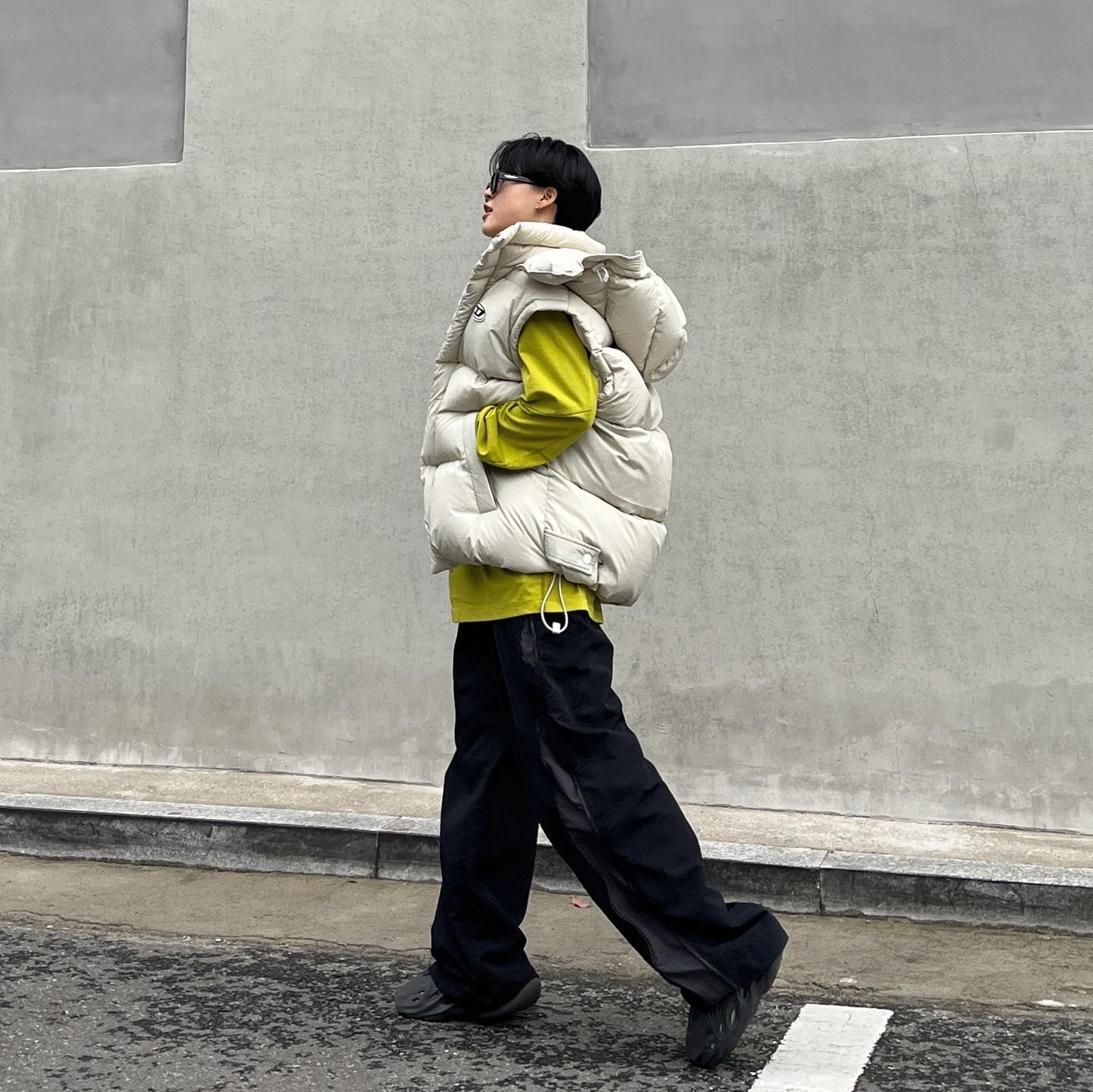 Diesel Polygiene Viraloff Rolf Real Down Vest Black, Adidas Yeezy Foam RNNR Onyx 착용 스타일 - 2