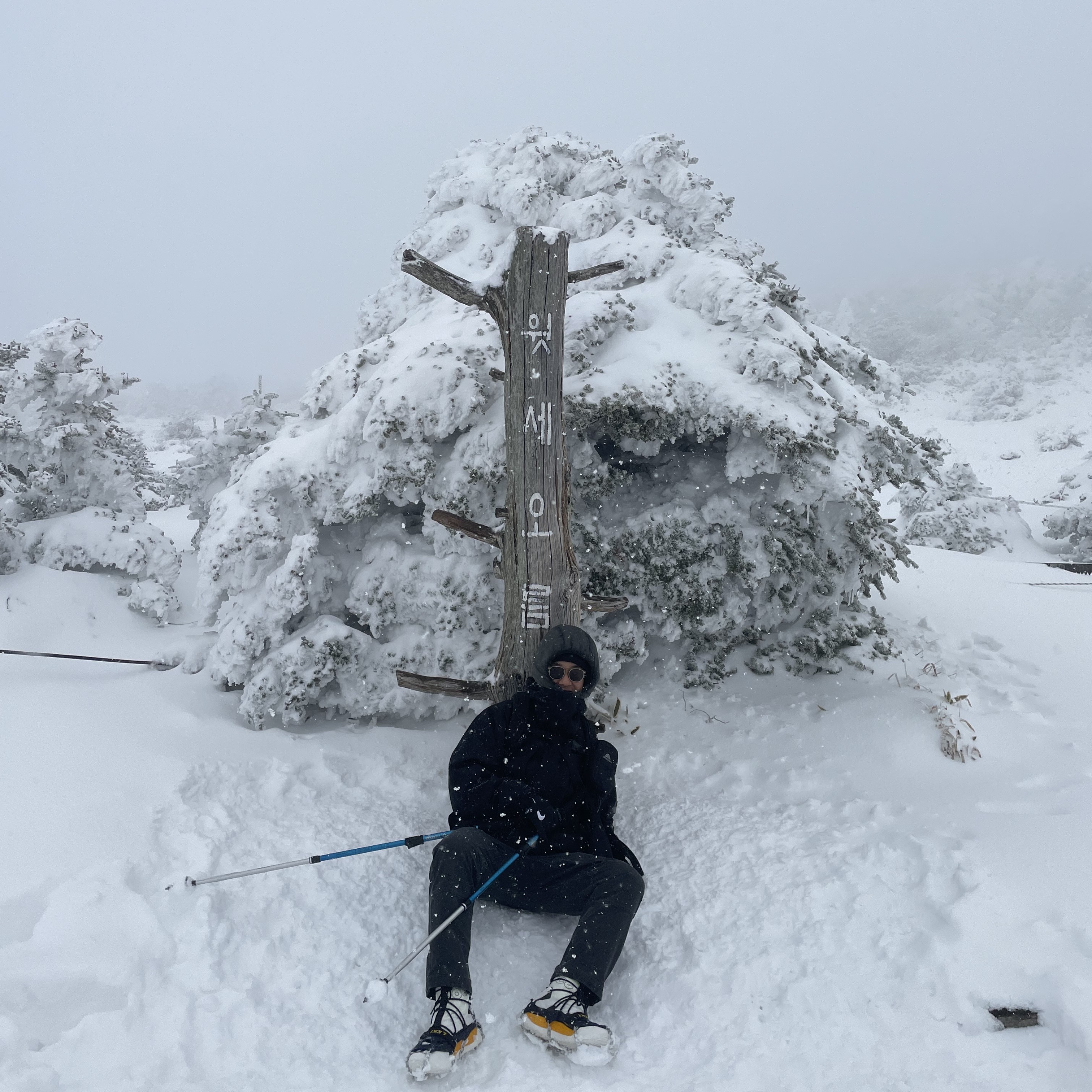Nike ACG Terra Antarktik Gore-Tex Summit White, Nike ACG Gore-Tex Jacket Black Anthracite 착용 스타일