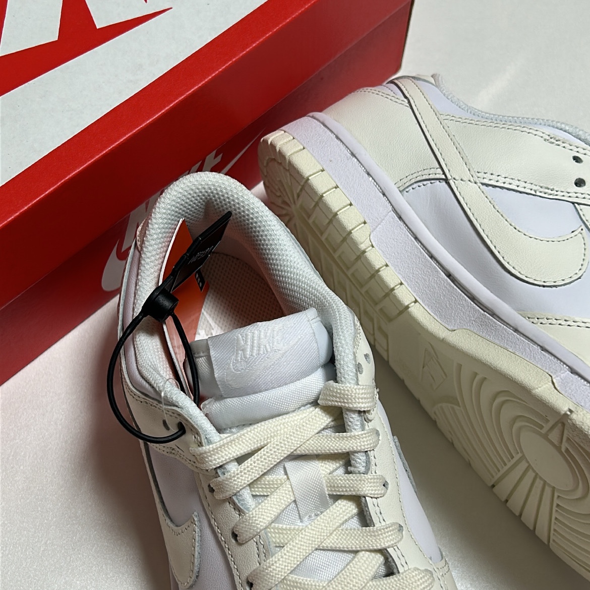 (W) Nike Dunk Low White and Sail 착용 스타일