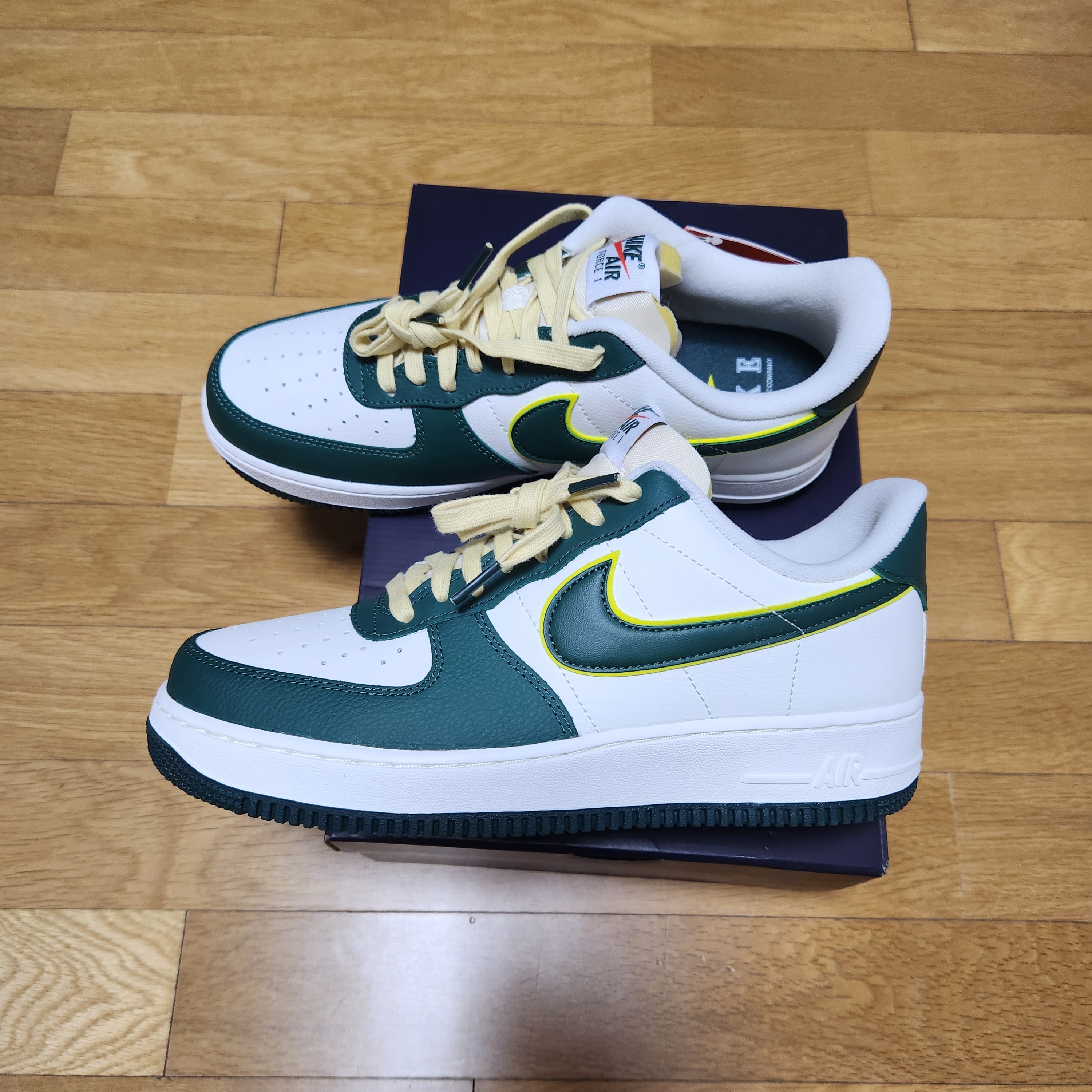 Nike Air Force 1 '07 LV8 Sail Noble Green 착용 스타일