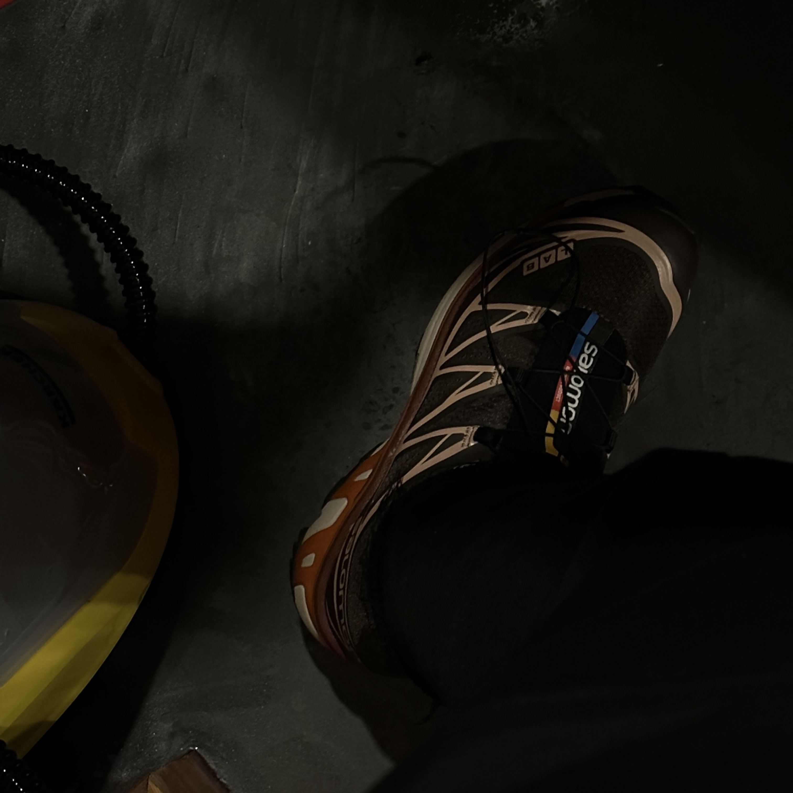 Salomon XT-6 Delicioso Chocolate Fondant 착용 스타일