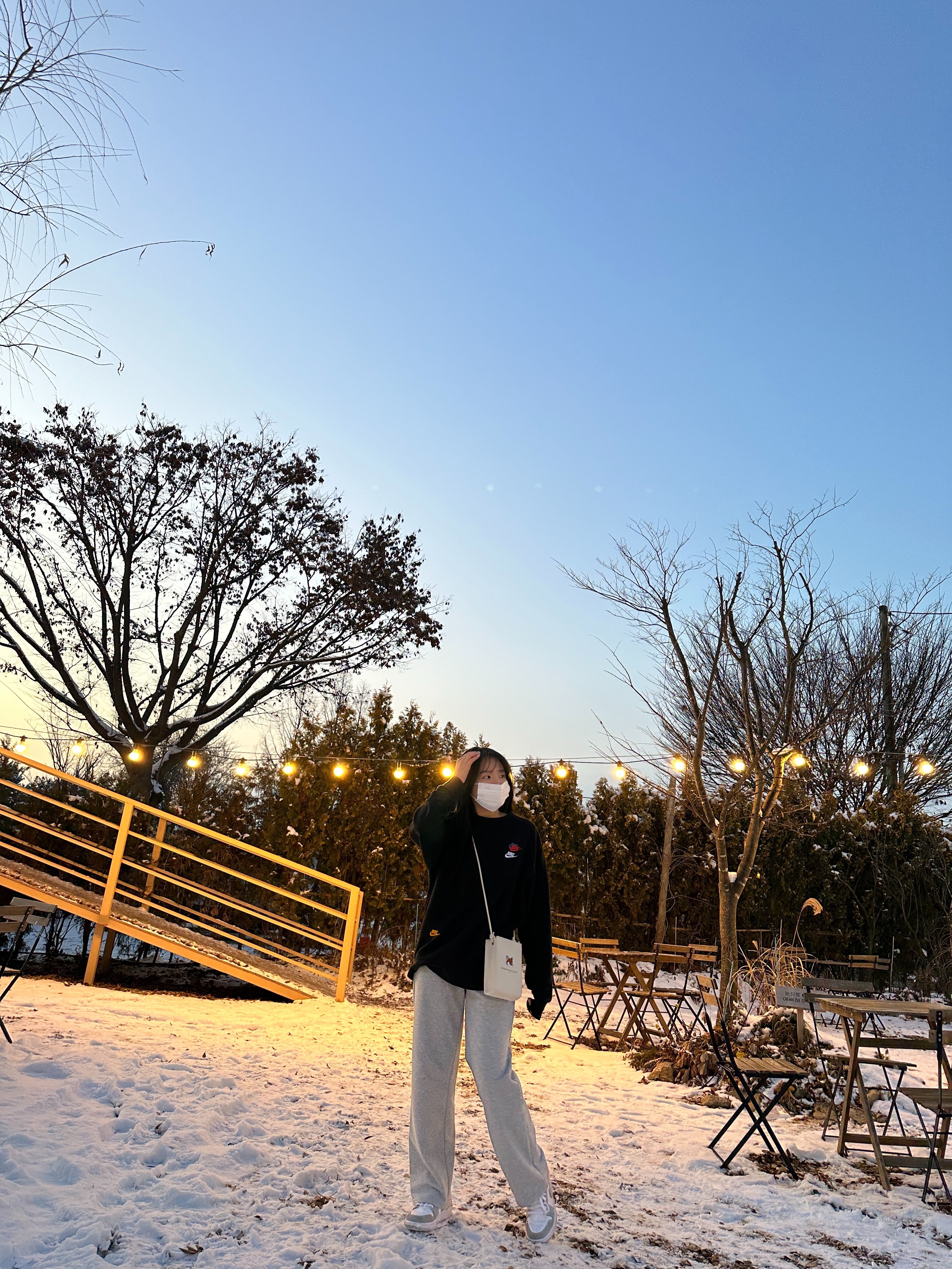 Maison Kitsune x Laneige Crossbody Bag, (W) Jordan 1 Low White Wolf Grey 착용 스타일