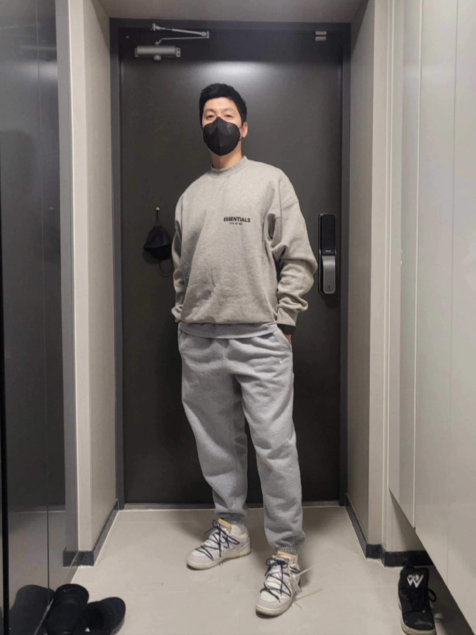 Nike x Off-White Dunk Low The 50 - Lot 18, Nike NRG Solo Swoosh Fleece Pants Dark Grey Heather - Asia 착용 스타일