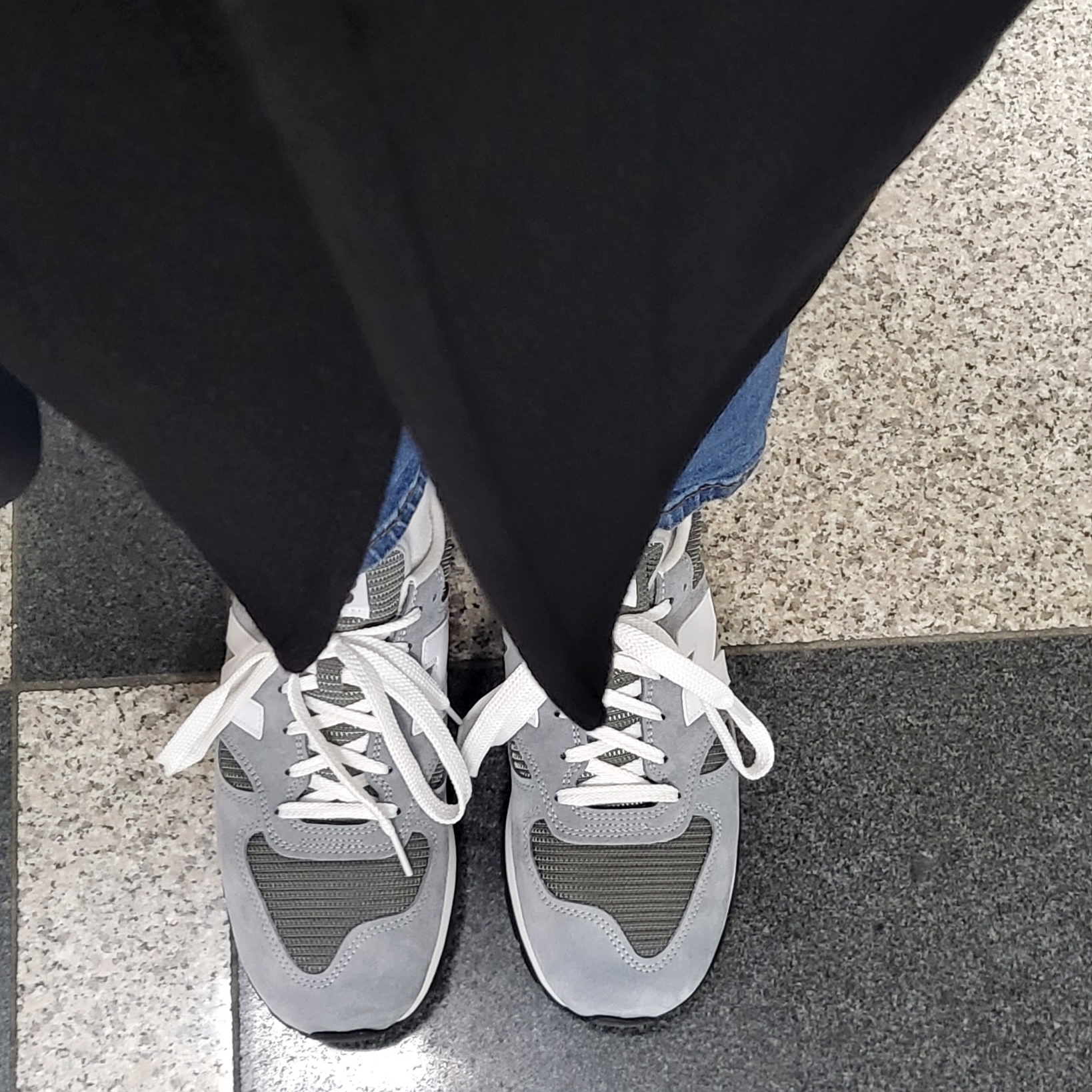 New Balance 990v1 Made in USA Grey White, New Balance 992 Made in USA Grey - D Standard 착용 스타일 - 2