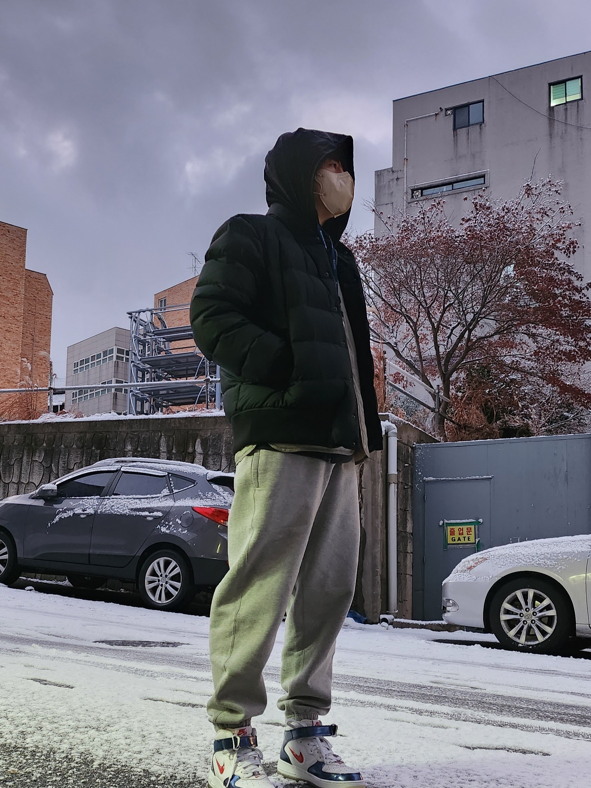 Nike NRG Solo Swoosh Fleece Pants Dark Grey Heather - Asia, Nike Air Force 1 Mid QS University Red and Midnight Navy 착용 스타일 - 1