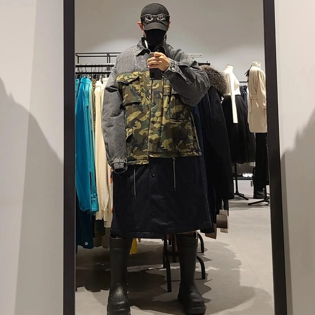 Balenciaga x Crocs Rubber Boot Black 착용 스타일