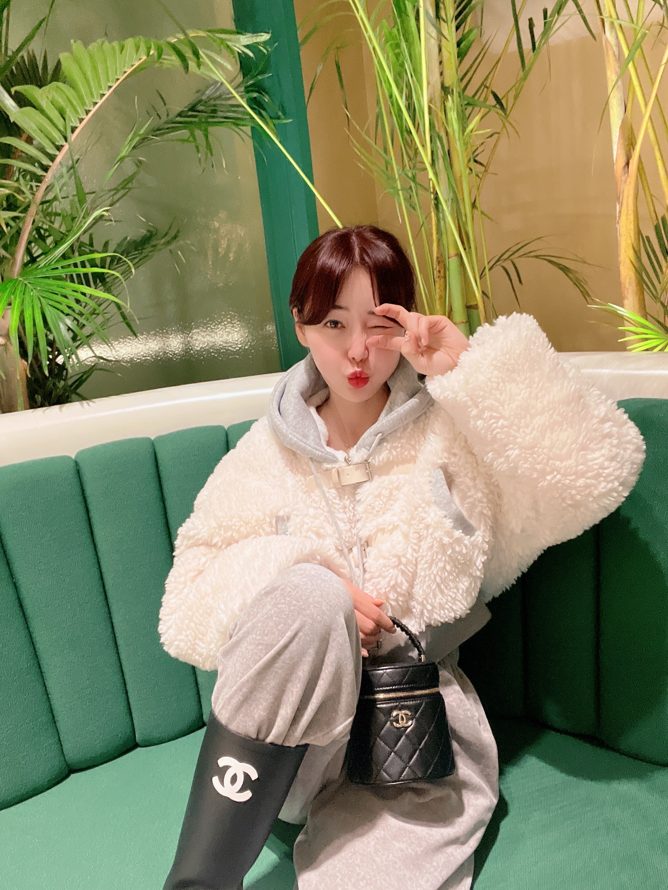 (W) Chanel Boots Caoutchouc & Black 착용 스타일 - 2