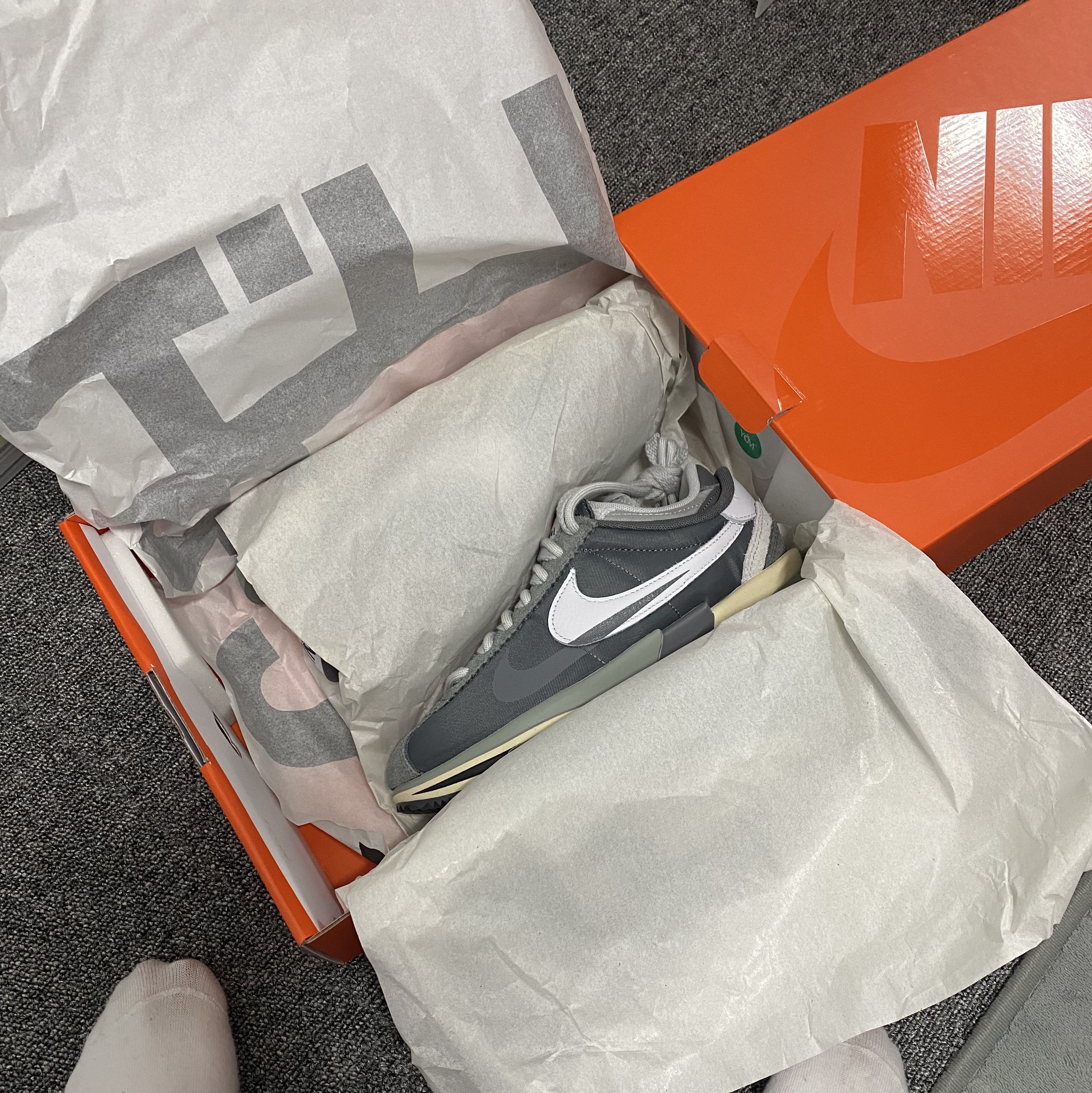 Nike x Sacai Zoom Cortez SP Iron Grey 착용 스타일 - 5