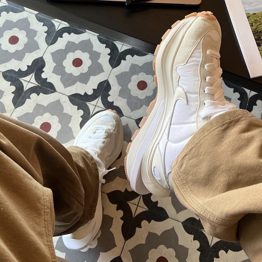 Nike x Sacai VaporWaffle White and Gum 착용 스타일