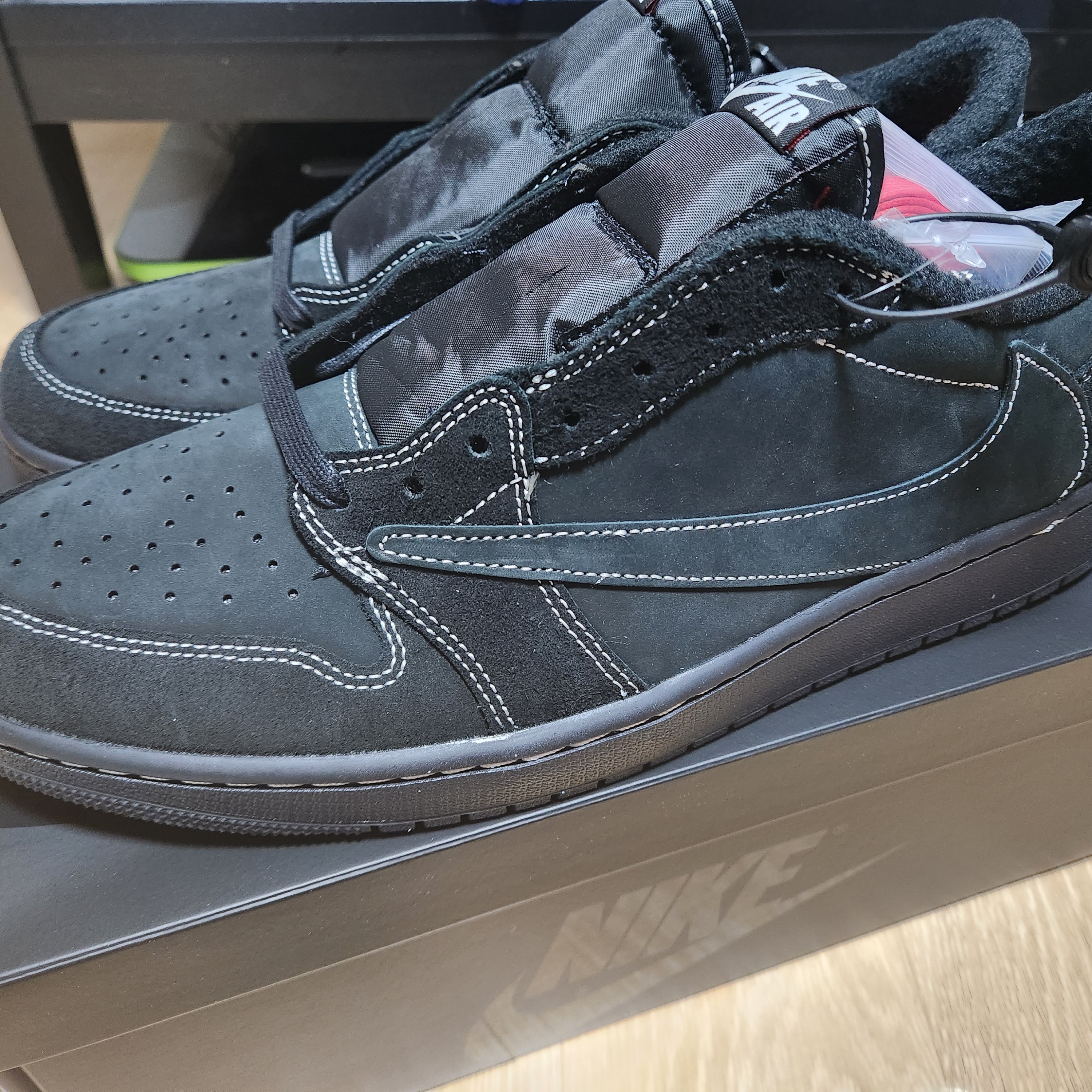 Jordan 1 x Travis Scott Retro Low OG SP Black Phantom 착용 스타일