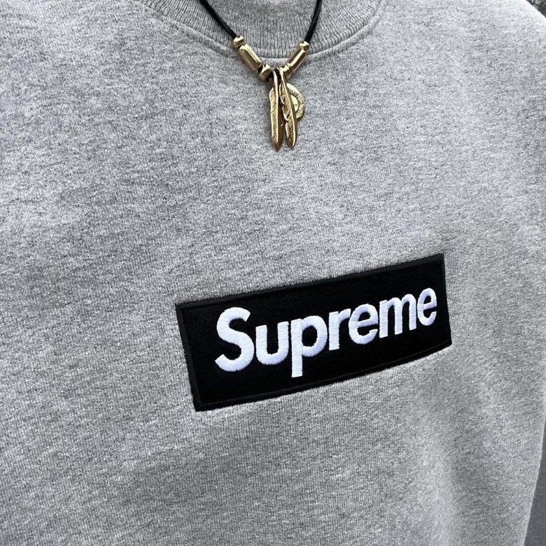 Supreme Box Logo Crewneck Dark Pine - 22FW, Supreme Box Logo Crewneck Brown - 22FW 착용 스타일 - 4