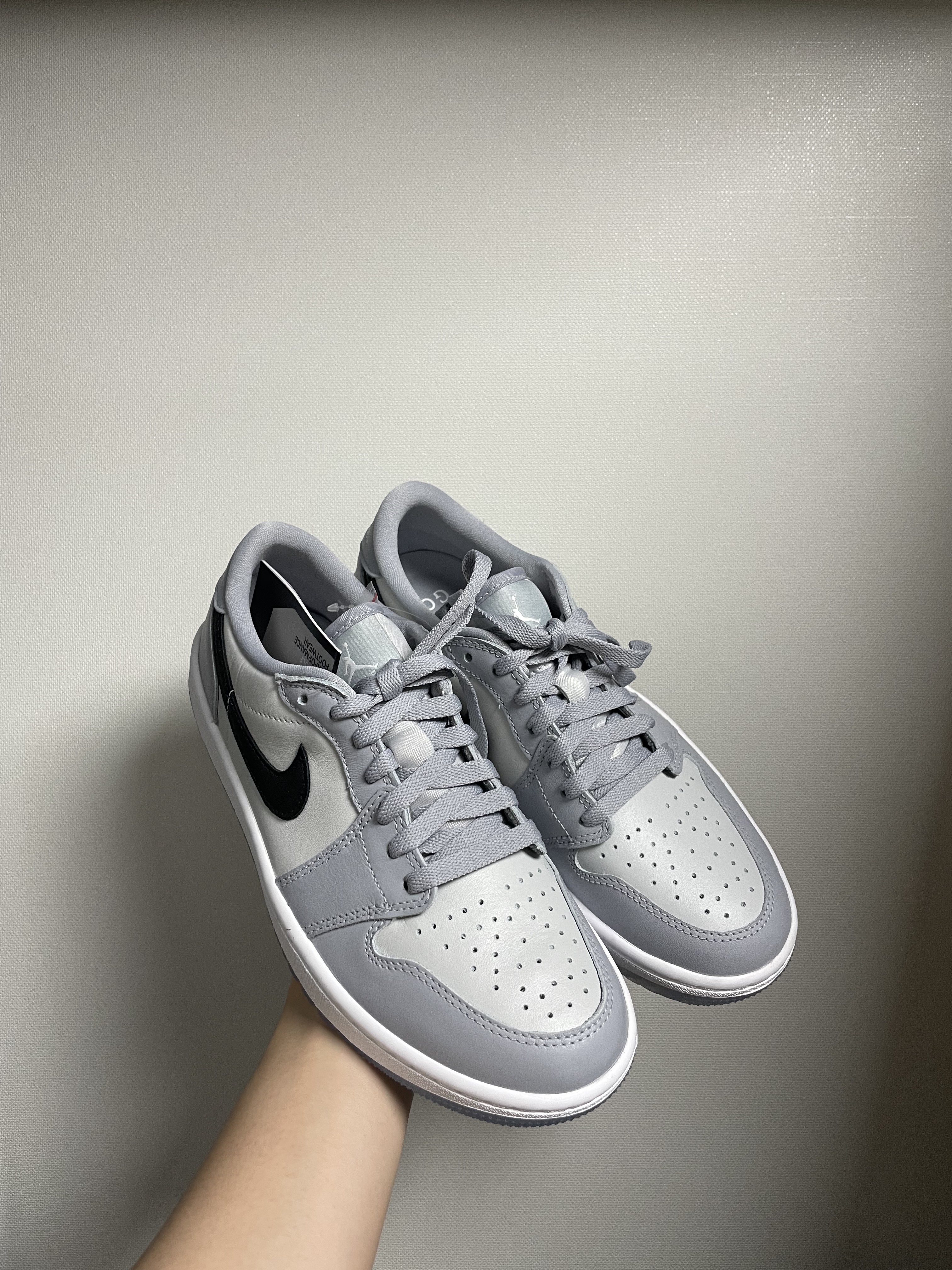Jordan 1 Low Golf Wolf Grey 착용 스타일 - 2