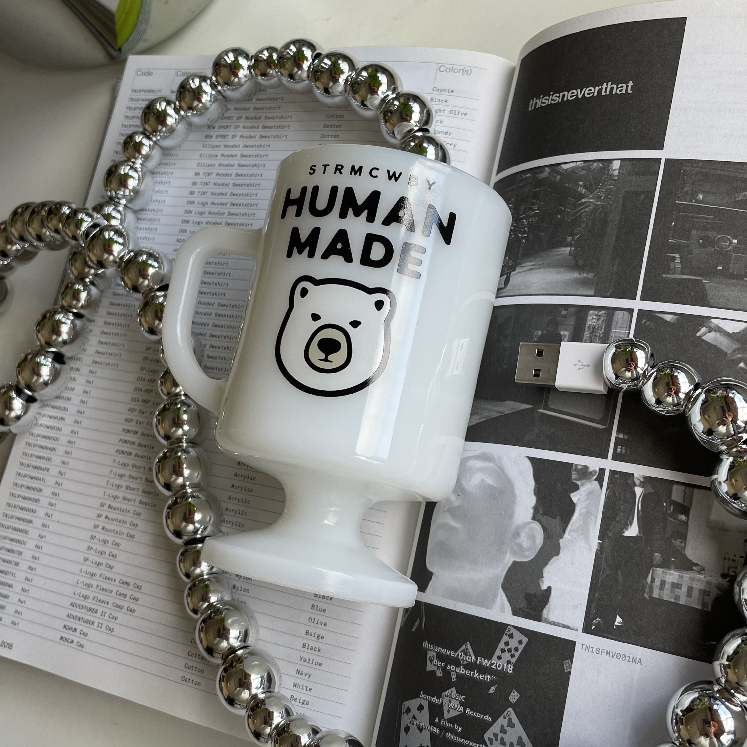 Human Made Milk Glass Pedestal Mug White 착용 스타일 - 3