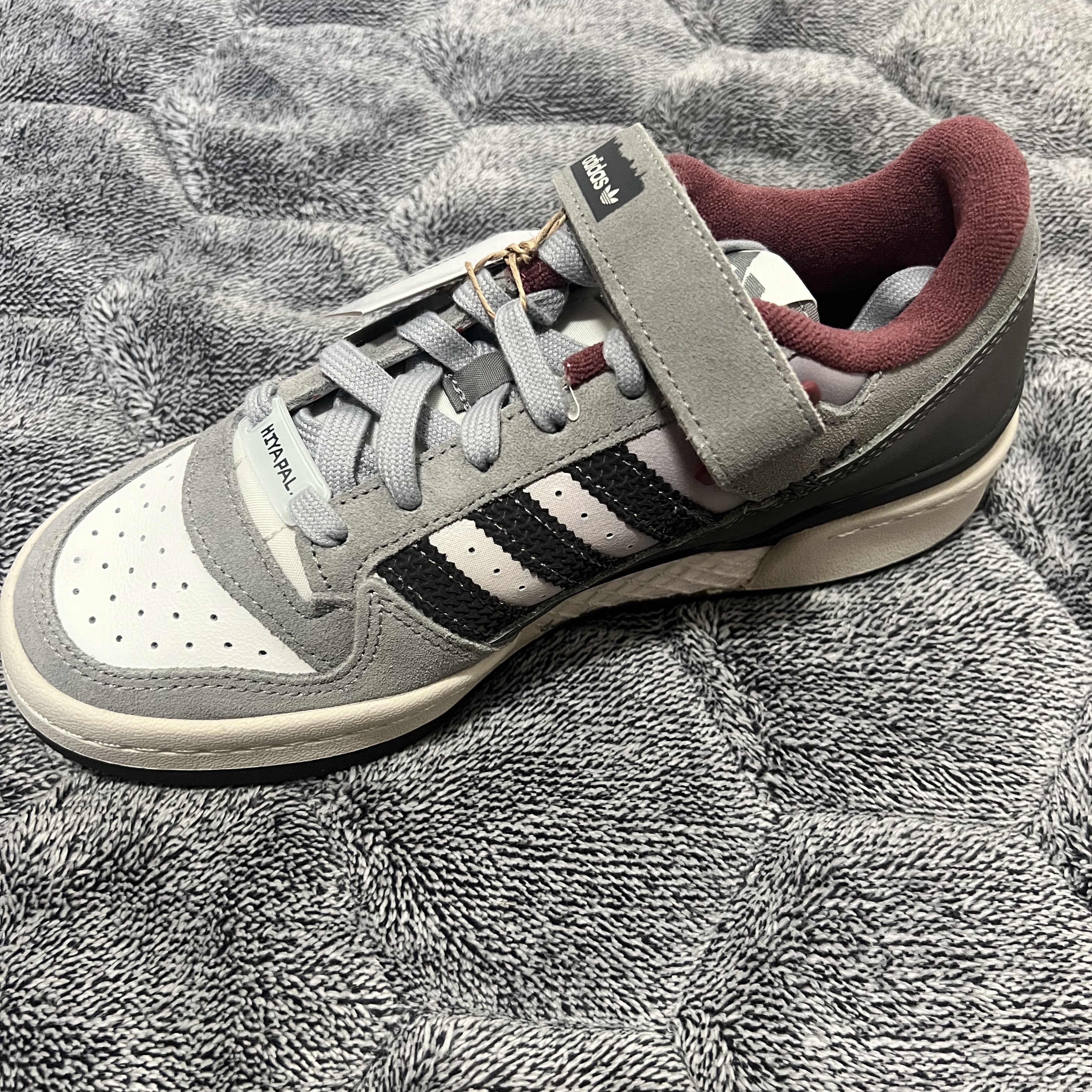 Adidas Forum 84 Low Home Alone 2 착용 스타일