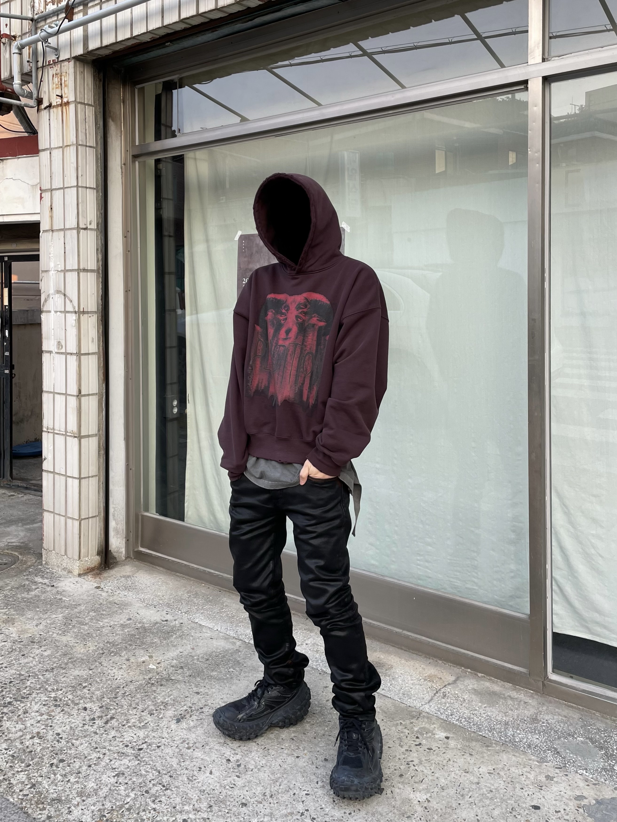 Undermycar Perdition Oglavaeil Hoodie Ox Blood - 22FW, Undermycar Black Mamba Slim Fit Red Stitch Wax Coating Jeans Rumba Red - 22FW 착용 스타일