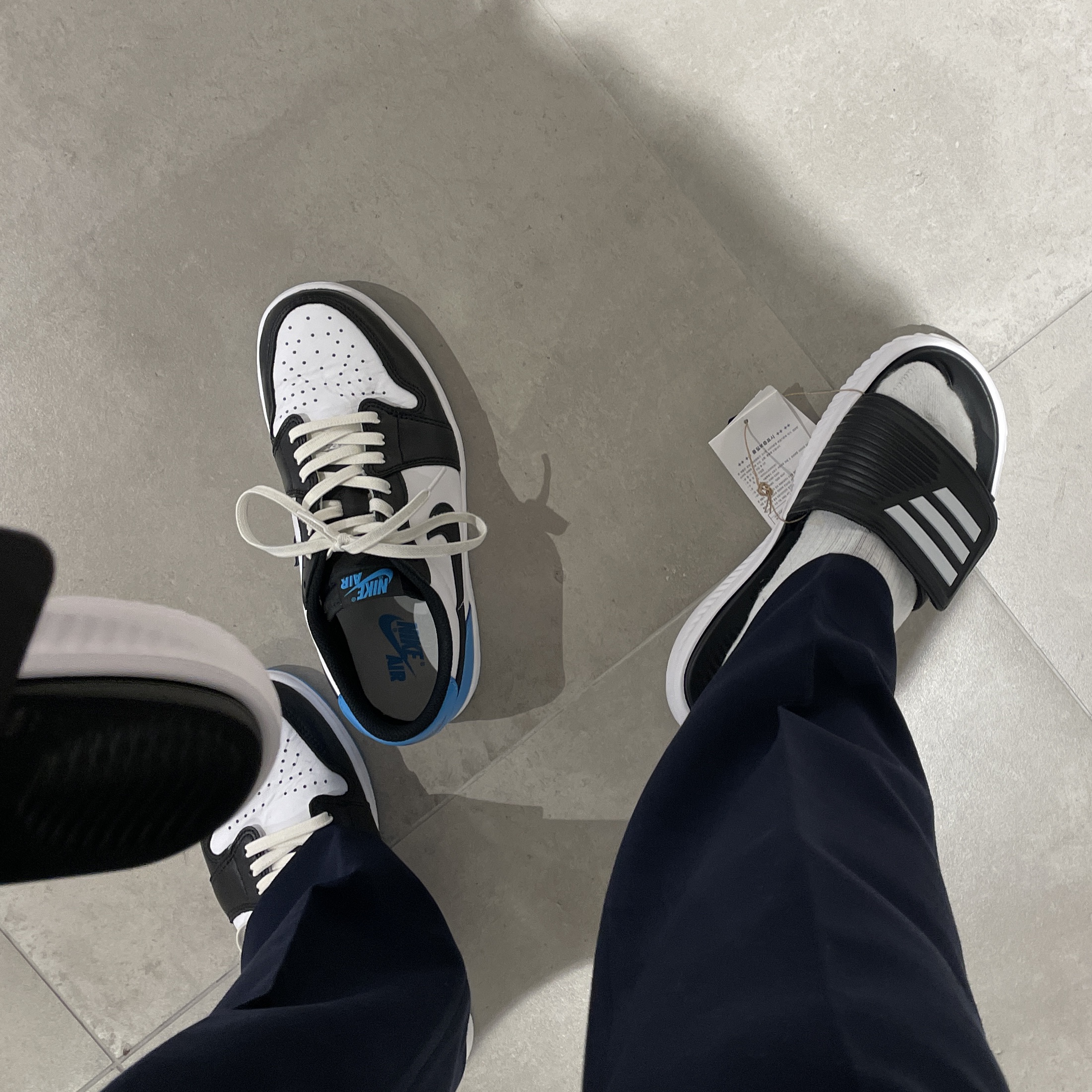 Jordan 1 Retro Low OG Black and Dark Powder Blue 착용 스타일