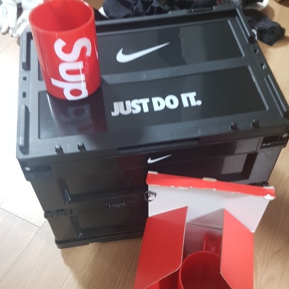 Nike Members Days Live Folding Box Black, Supreme Heller Mugs Red (Set of 2) 착용 스타일