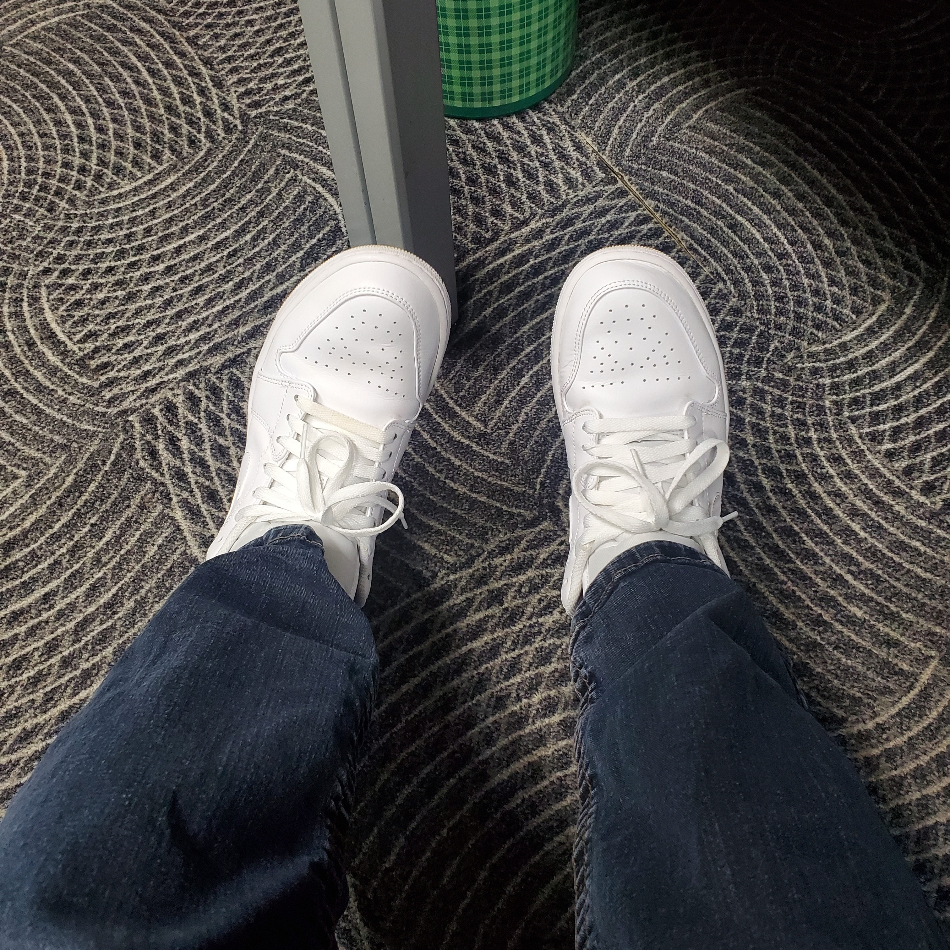 Jordan 1 Low Triple White 착용 스타일