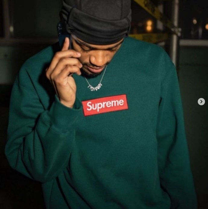 Supreme Box Logo Crewneck Dark Pine - 22FW, Supreme Box Logo Crewneck Brown - 22FW 착용 스타일 - 1