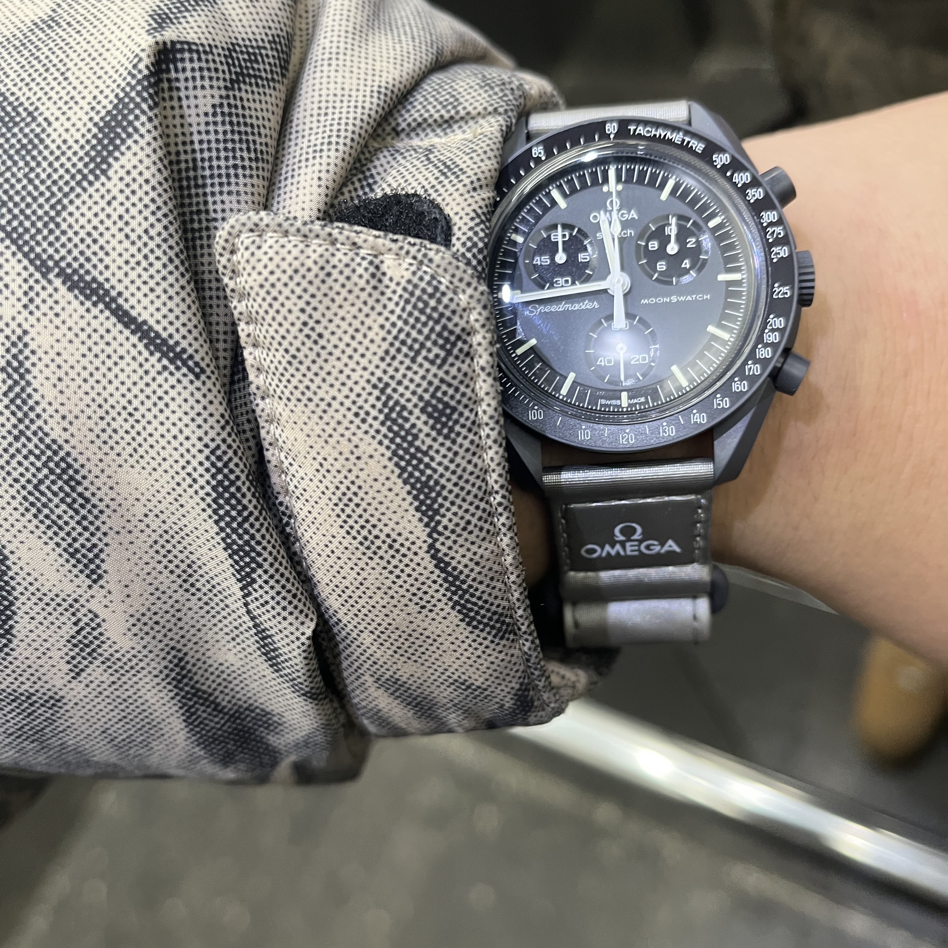 Swatch x Omega Bioceramic MoonSwatch Mission To Mercury 착용 스타일