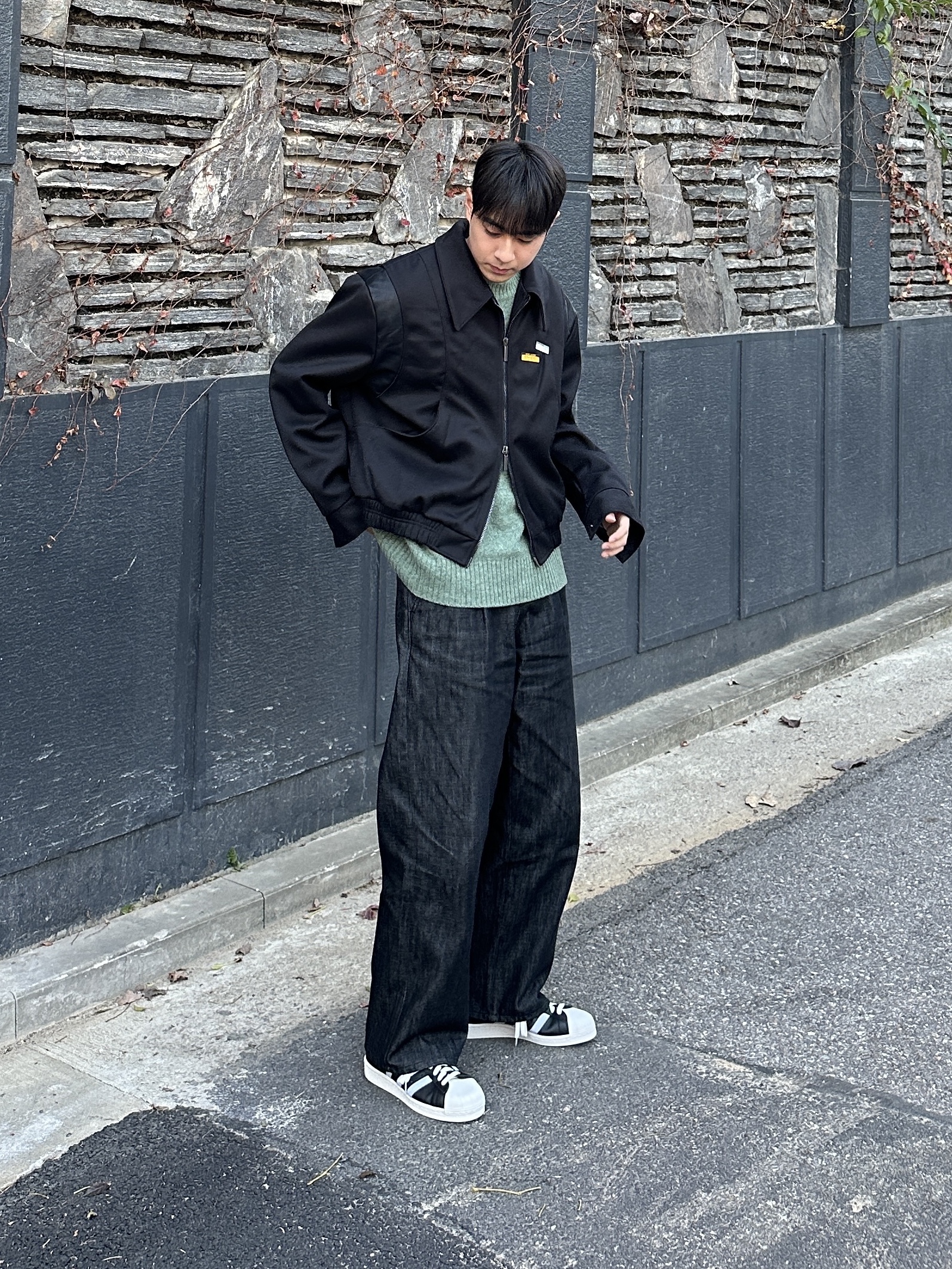 Adidas Superstar 82 FI Core Black 착용 스타일 - 1