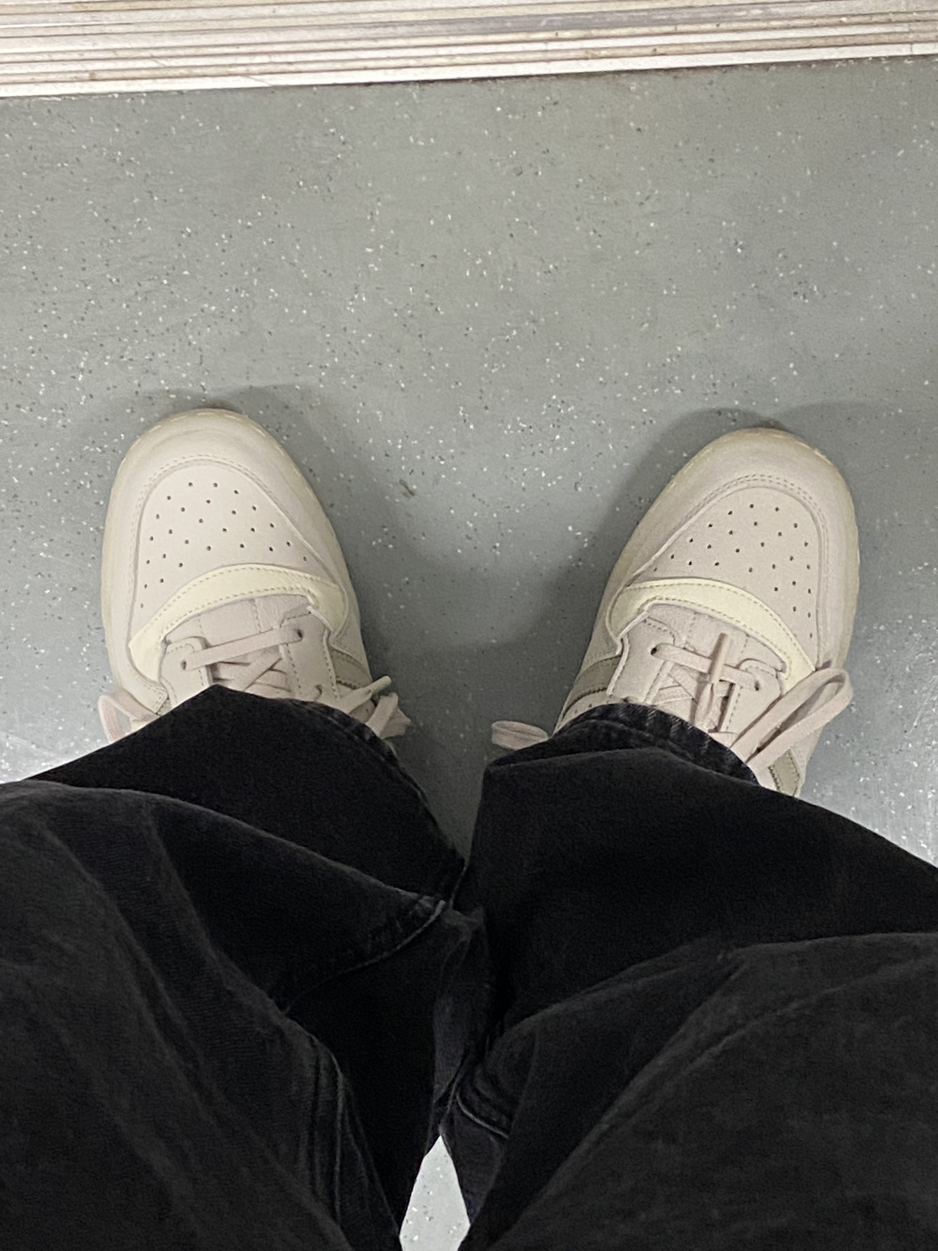 Adidas Forum Low Talc Sesame 착용 스타일 - 1