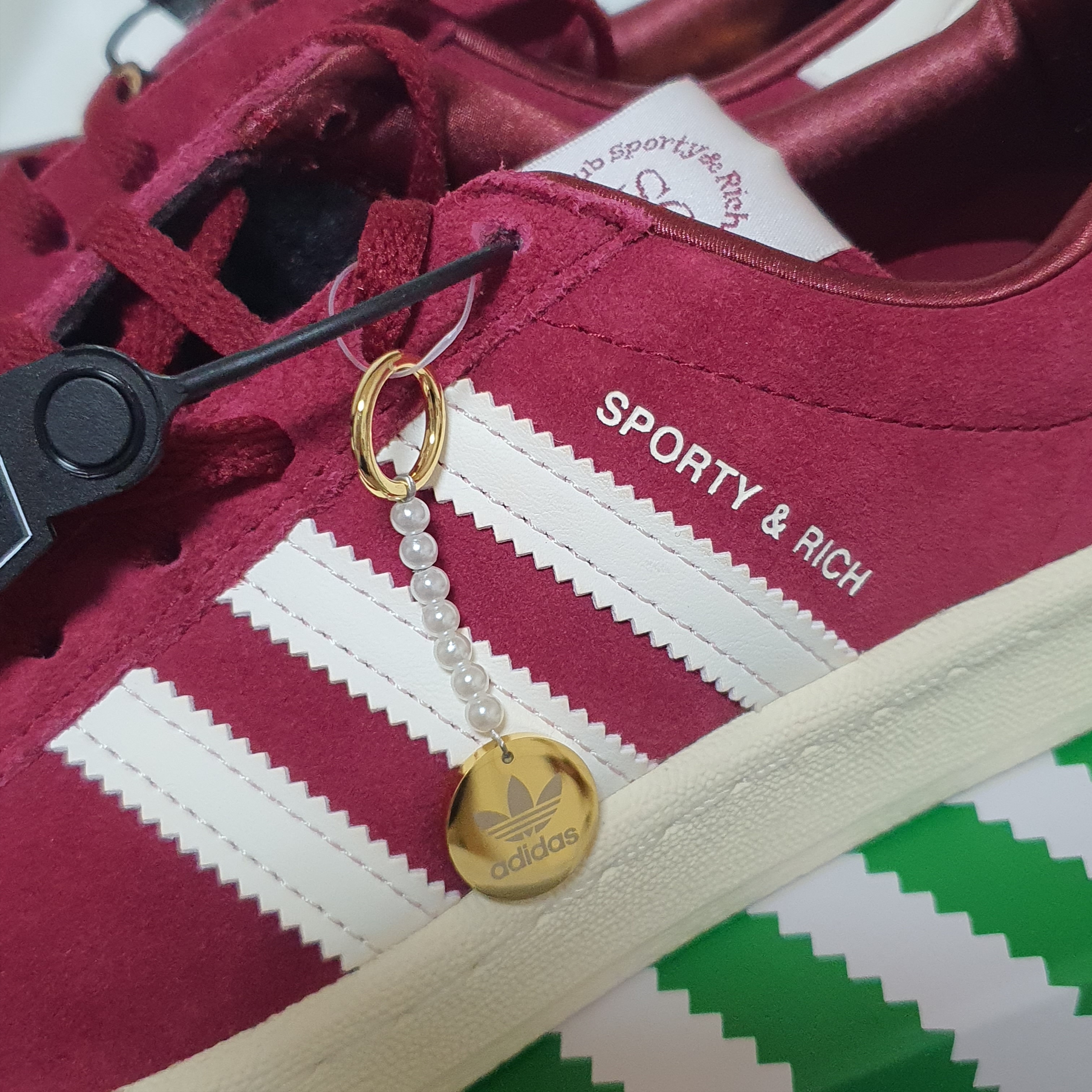 Adidas x Sporty & Rich Campus 80s Collegiate Burgundy Chalk White 착용 스타일