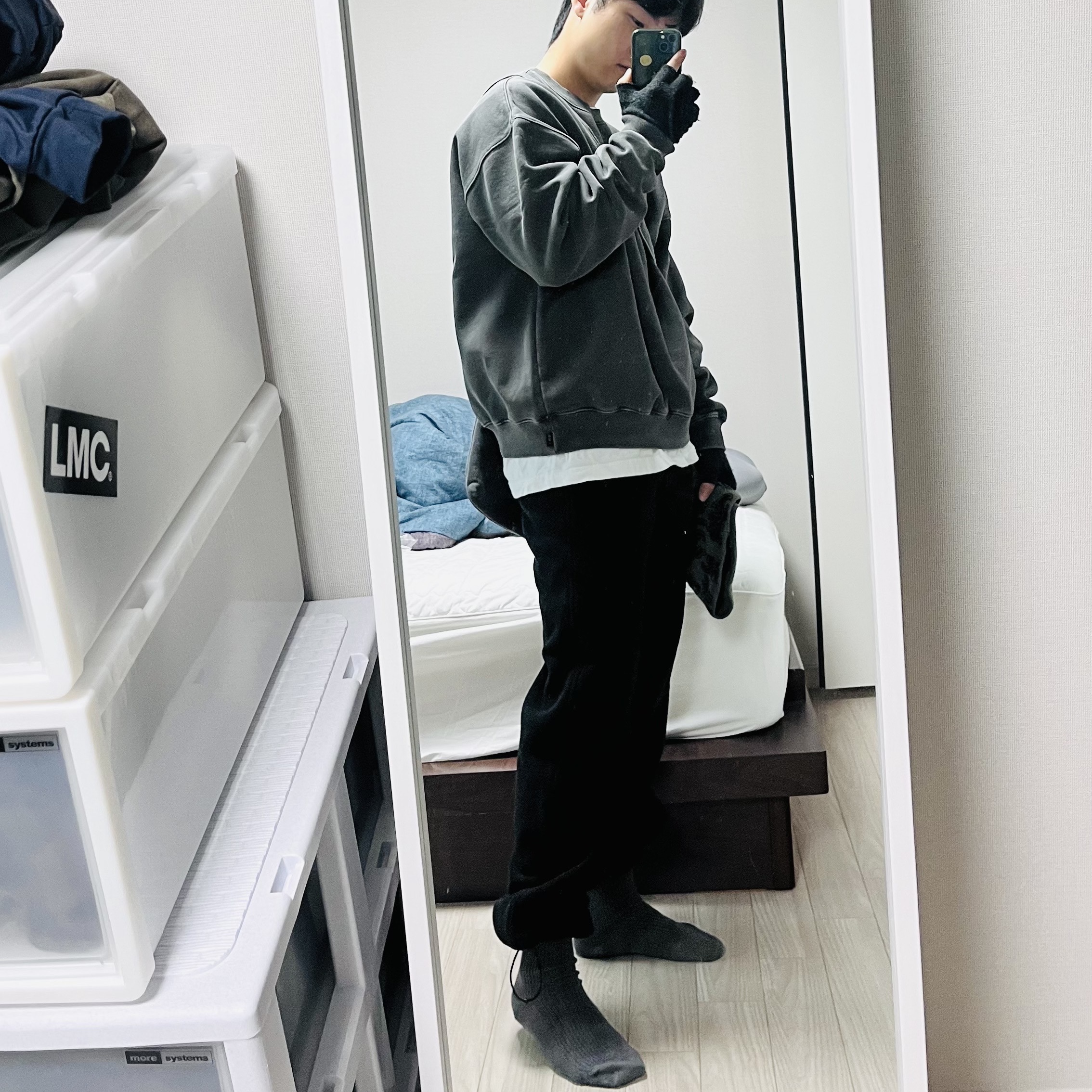 IAB Studio Pigment Sweatshirt & Mini Bag Black, IAB Studio Pigment Sweatshirt & Mini Bag Lavender 착용 스타일 - 2