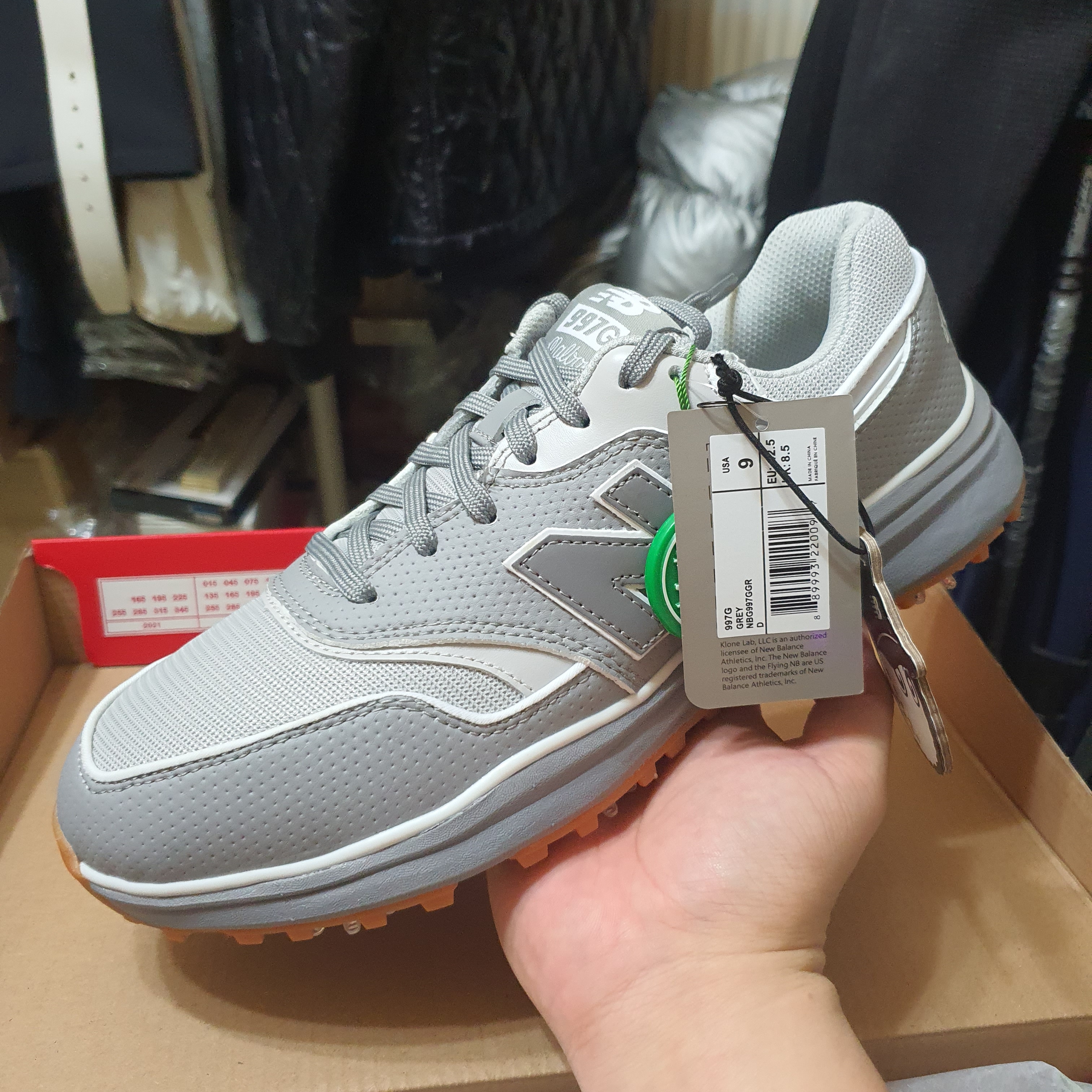 New Balance x Malbon 997 Golf Grey 착용 스타일 - 2