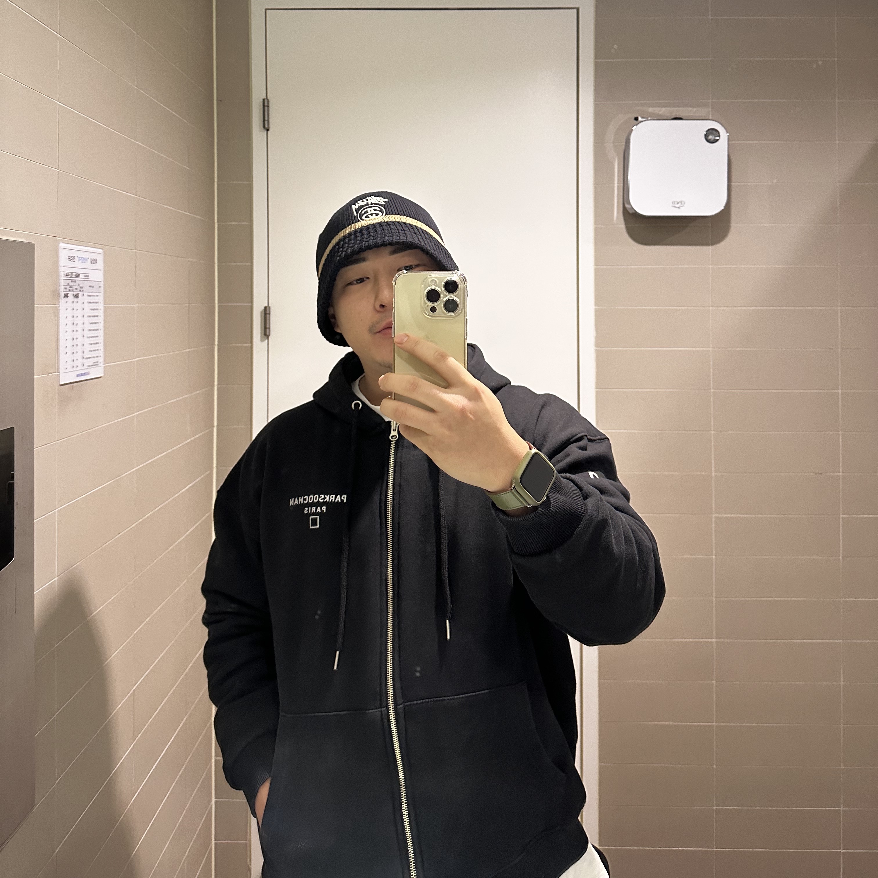 Apple iPhone 14 Pro 256GB Gold (Korean Ver.), Stussy SS Link Knit Bucket Hat Black 착용 스타일