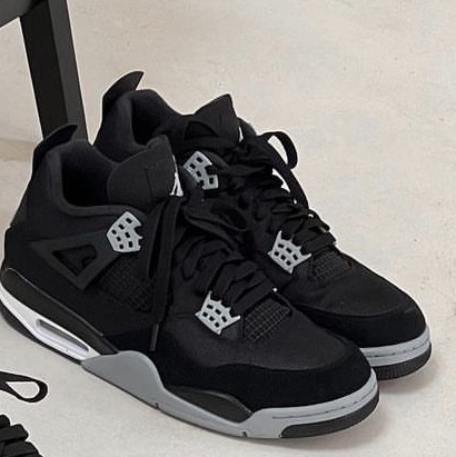 Jordan 4 Retro SE Black and Light Steel 착용 스타일