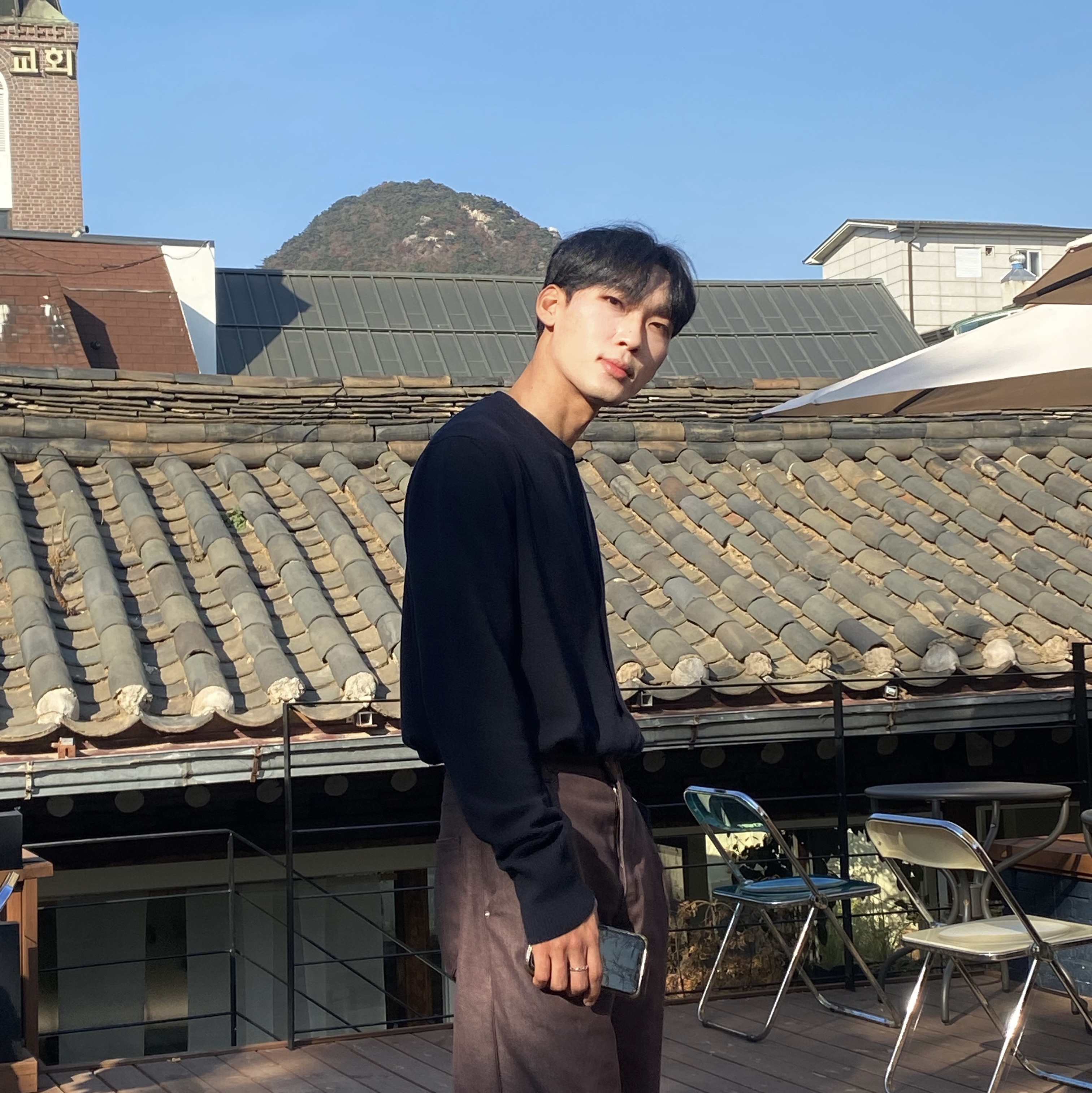 Maison Margiela V-Neck Cardigan Dark Blue 착용 스타일