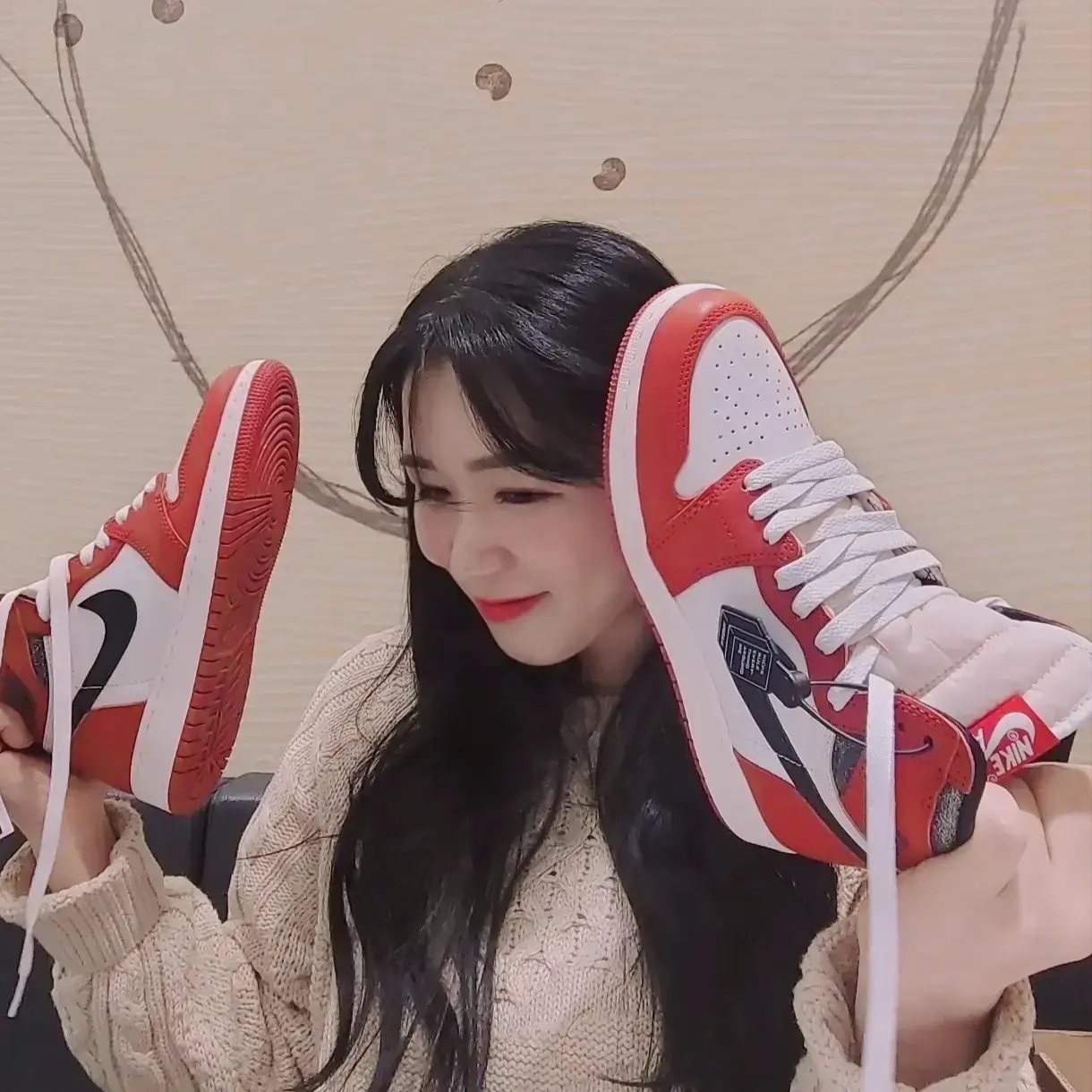 (GS) Jordan 1 Retro High OG Chicago 2022, Nike Cable Knit LS Sweater Rattan - Asia 착용 스타일