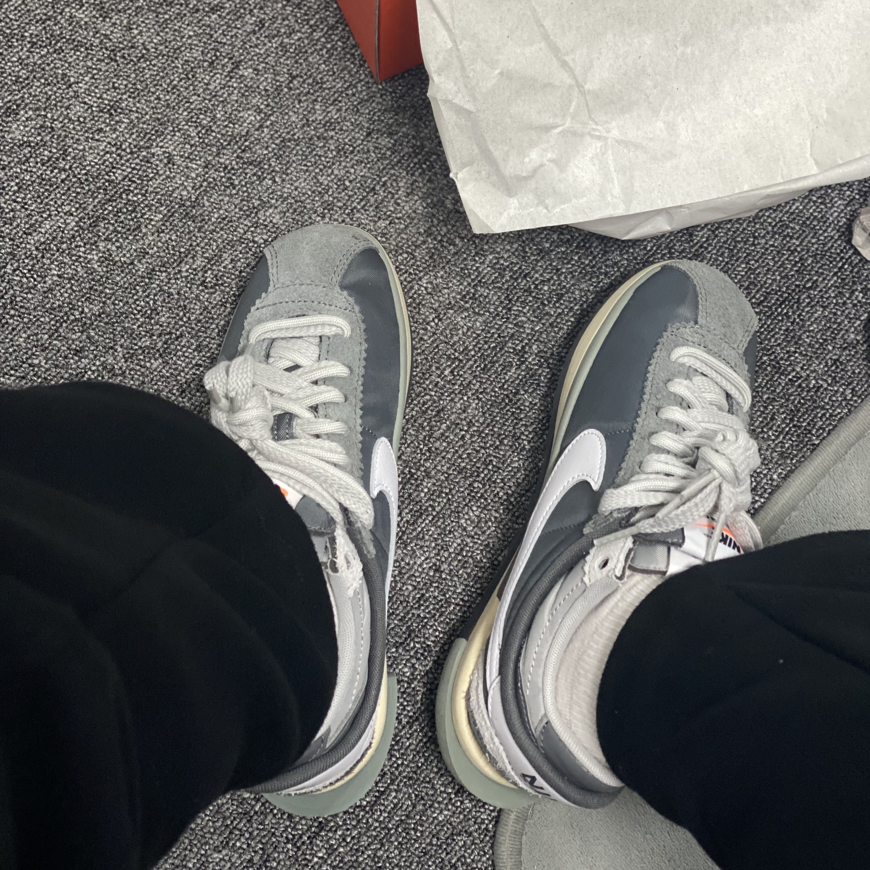 Nike x Sacai Zoom Cortez SP Iron Grey 착용 스타일 - 2