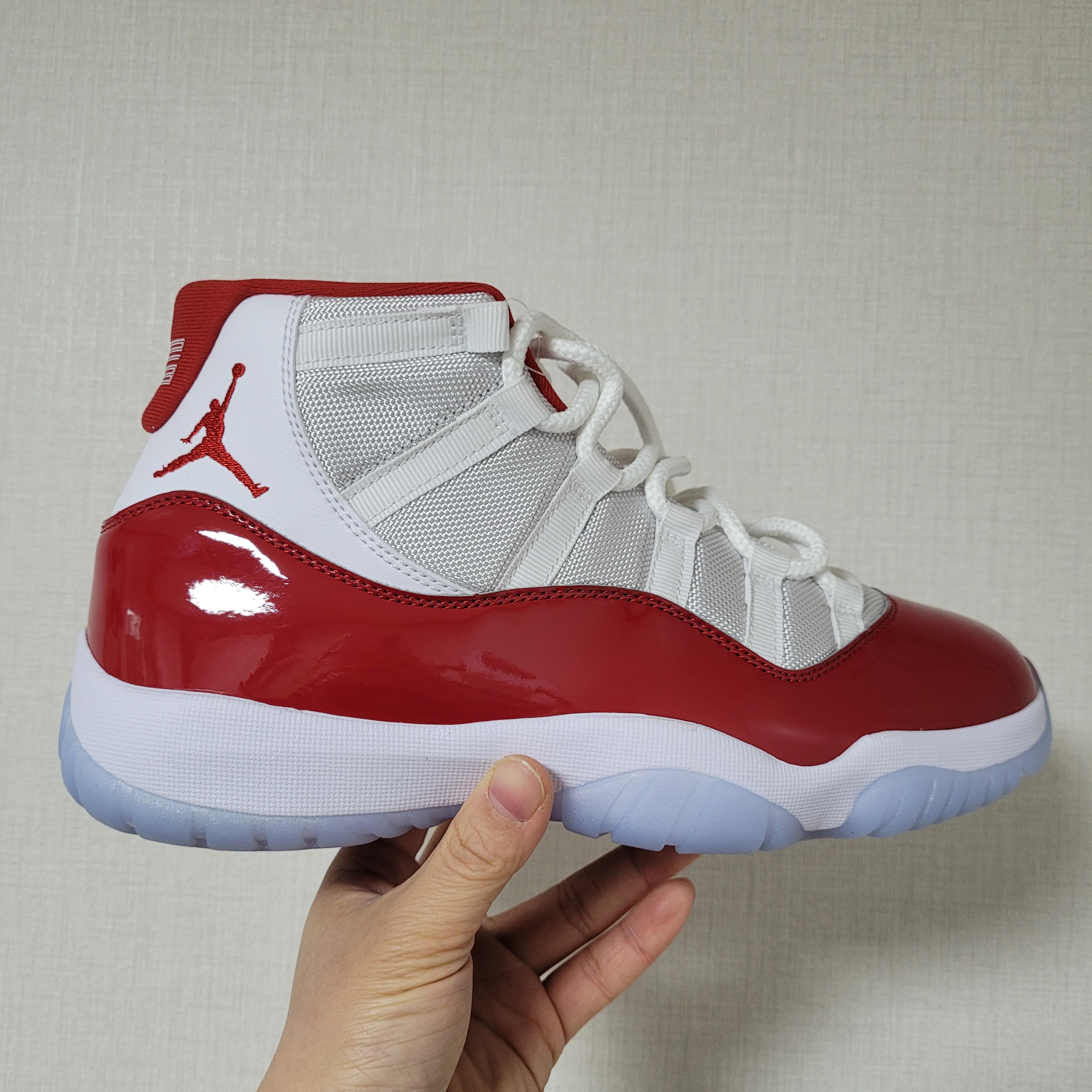 Jordan 11 Retro Varsity Red 착용 스타일