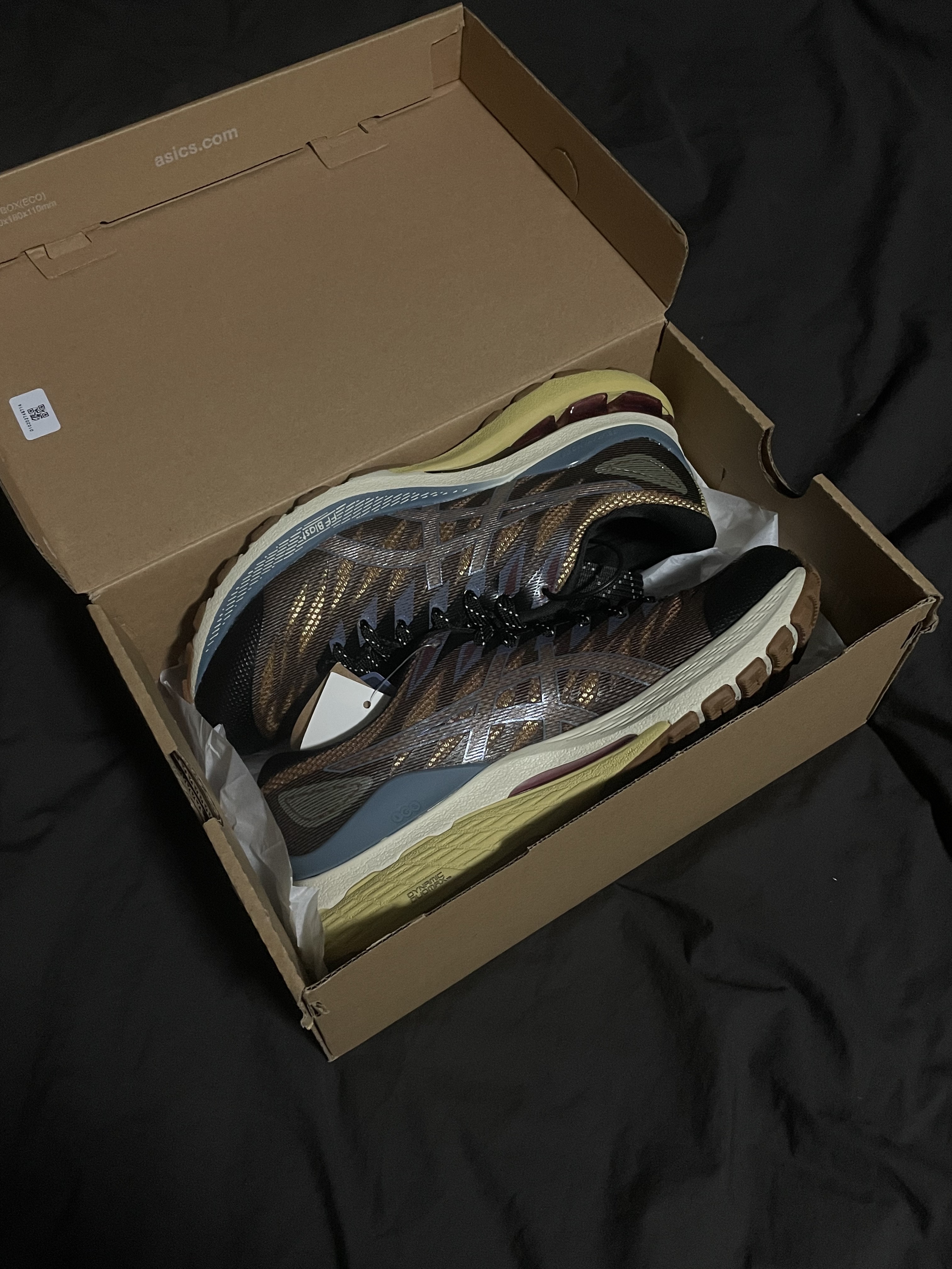 (W) Asics FN3-S Gel-Kayano 28 Anthracite Antique Gold 착용 스타일